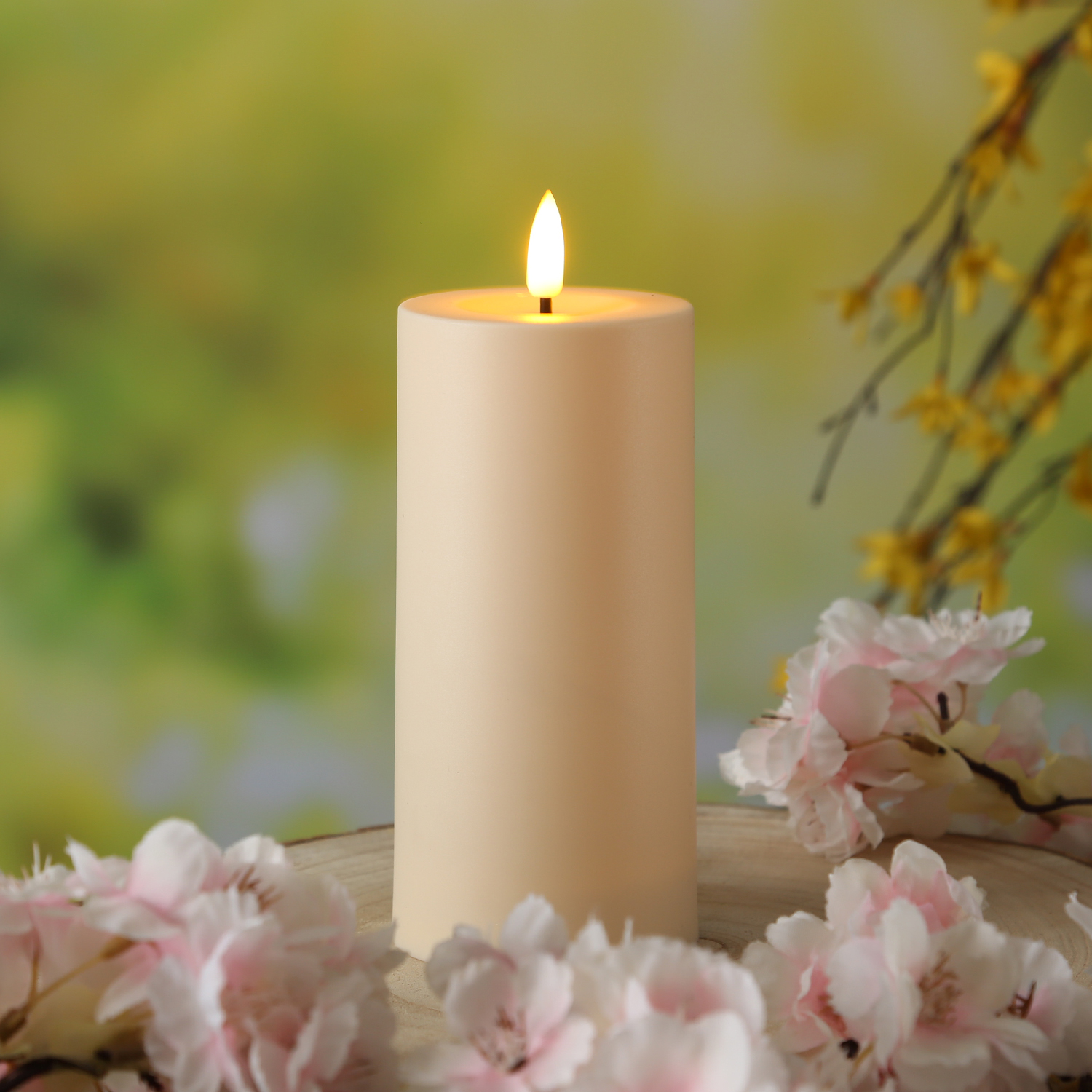 LED Solar Kerze - Outdoorkerze - H: 15cm, D: 7cm - Dämmerungssensor - für Außen - creme