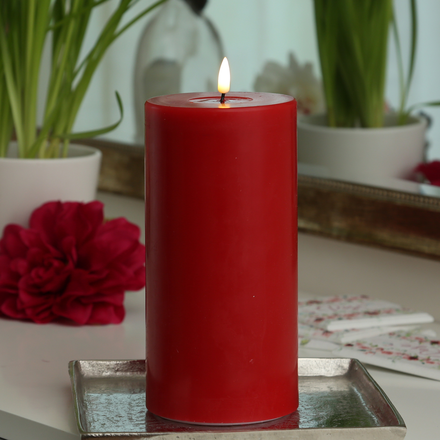LED Stumpenkerze MIA - Echtwachs - realistische 3D Flamme - H: 20cm - D: 10cm - rot