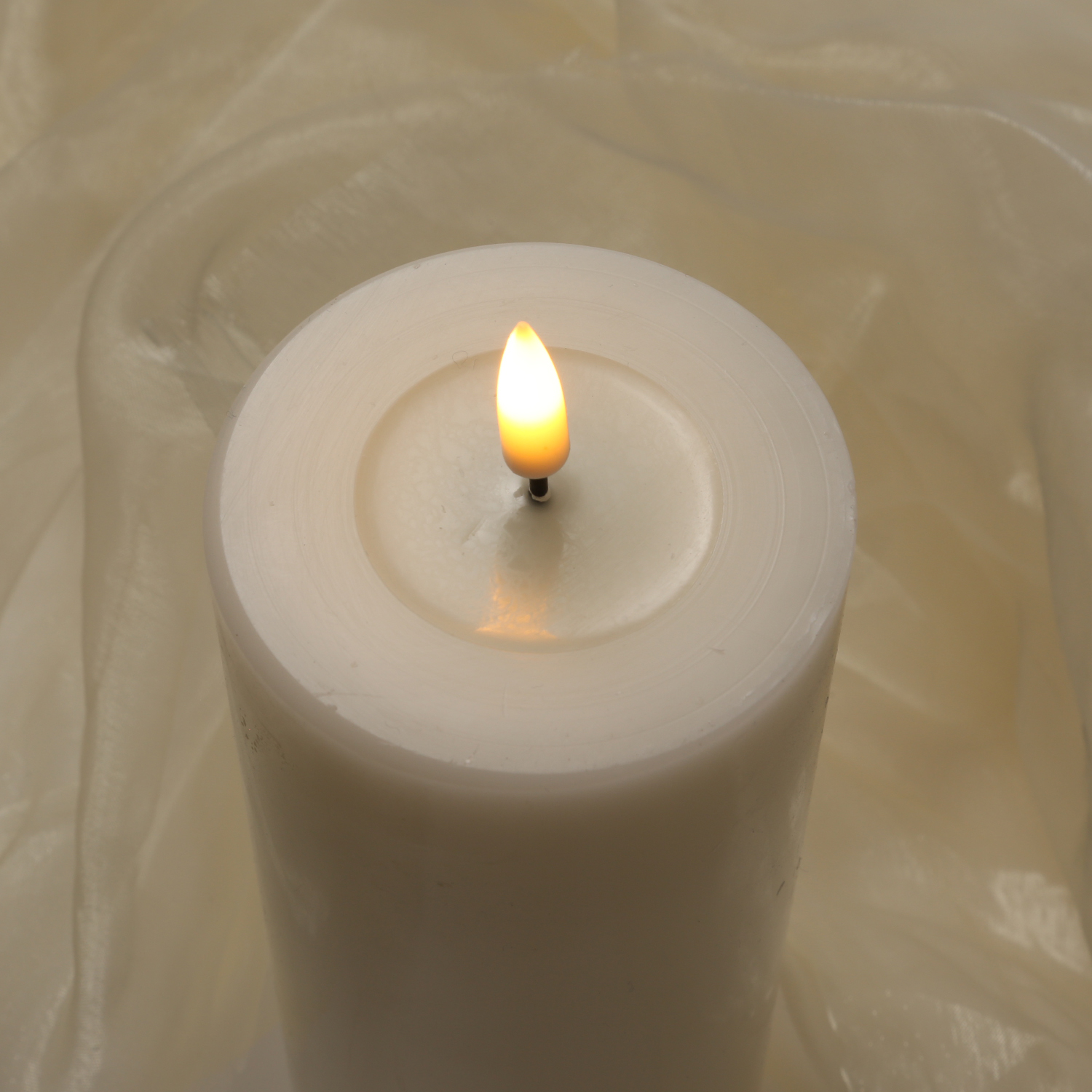 LED Stumpenkerze MIA - Echtwachs - realistische 3D Flamme - H: 20cm - Batteriebetrieb - creme LED Stumpenkerze MIA - Echtwachs - realistische 3D Flamme - H: 20cm - Batteriebetrieb - creme