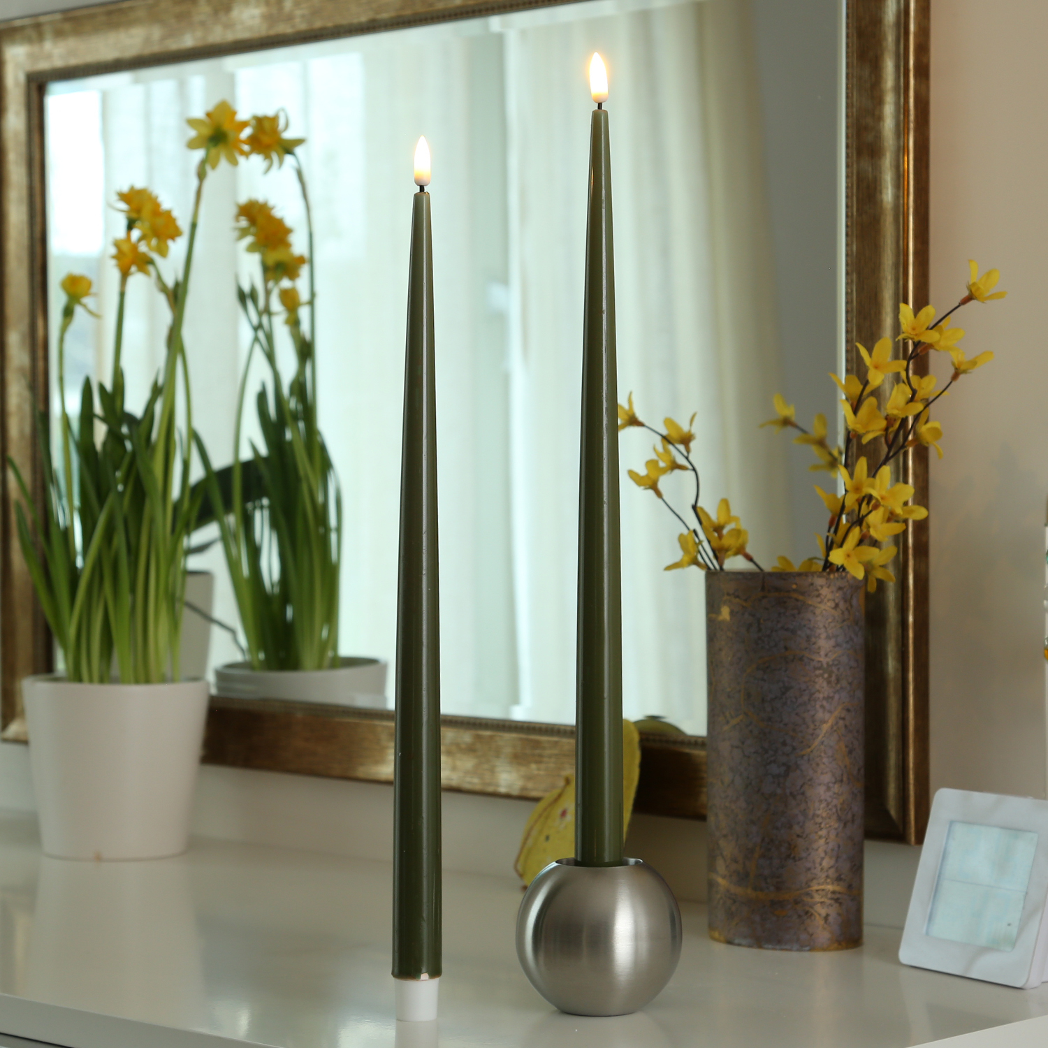 LED Stabkerzen ELLA - Echtwachs - realistische 3D Flamme - H: 38cm - olivgrün - 2 Stück LED Stabkerzen ELLA - Echtwachs - realistische 3D Flamme - H: 38cm - olivgrün - 2 Stück