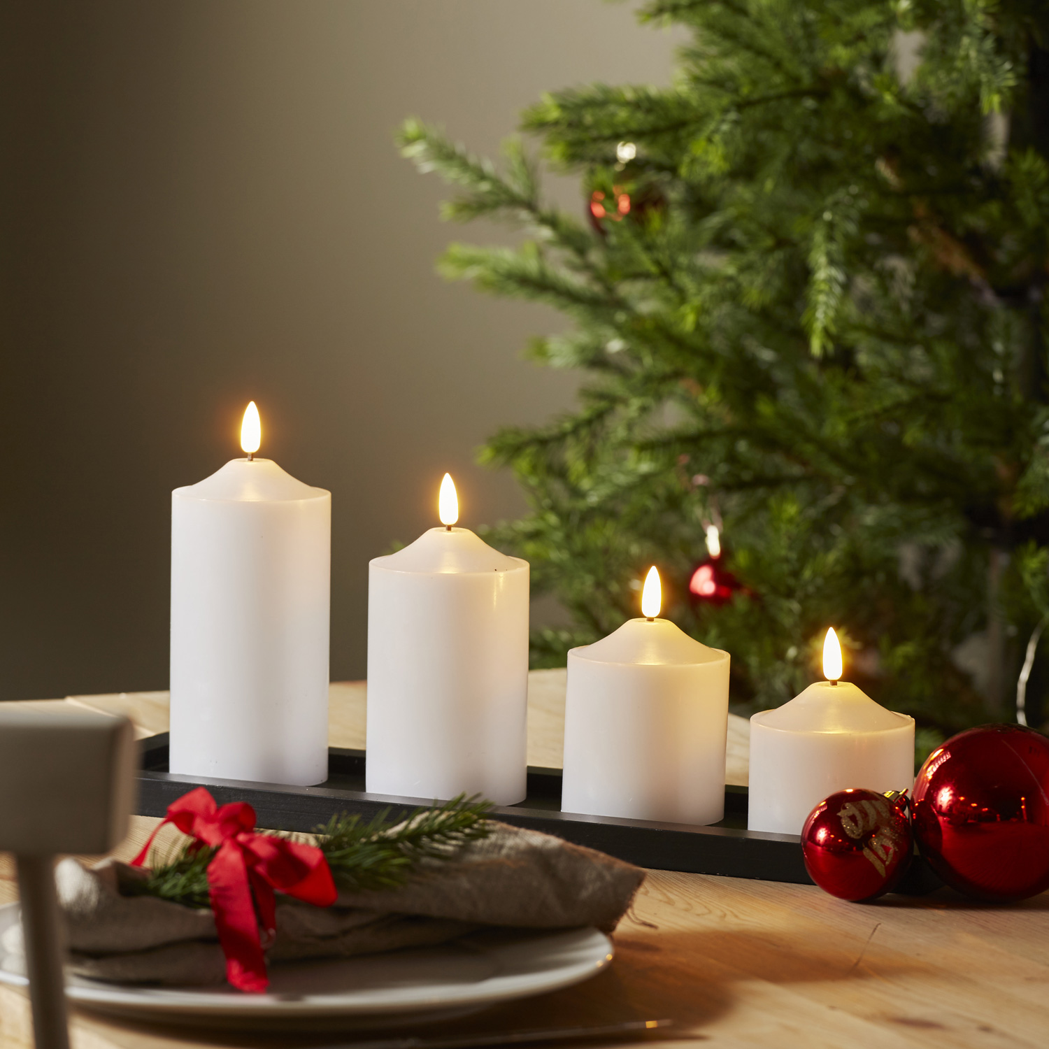 LED Stumpenkerze Flamme - Echtwachs - warmweiße 3D Flamme - H: 17cm - Batterie - Timer - weiß LED Stumpenkerze Flamme - Echtwachs - warmweiße 3D Flamme - H: 17cm - Batterie - Timer - weiß