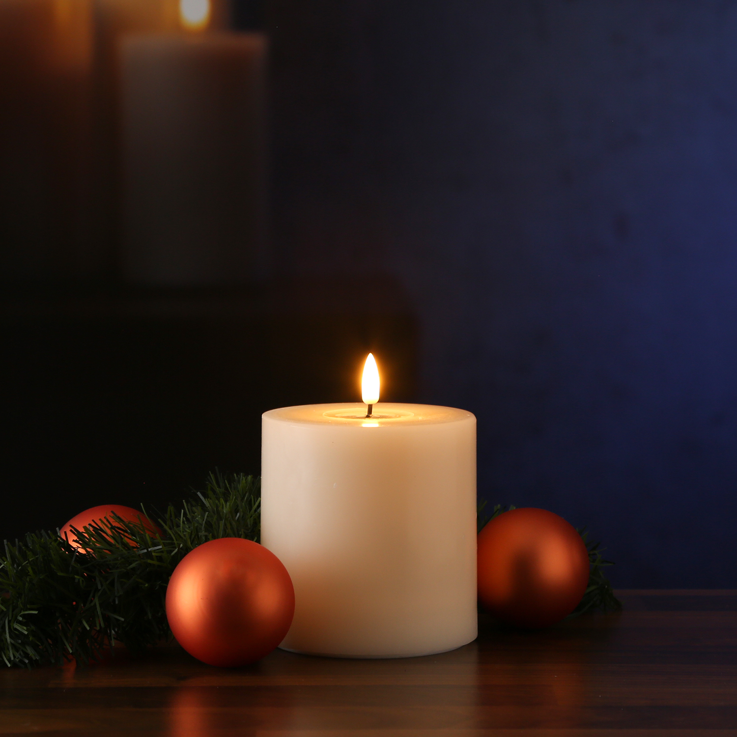 LED Stumpenkerze MIA - Echtwachs - realistische 3D Flamme - H: 10cm D:10cm - Batteriebetrieb - creme LED Stumpenkerze MIA - Echtwachs - realistische 3D Flamme - H: 10cm D:10cm - Batteriebetrieb - creme