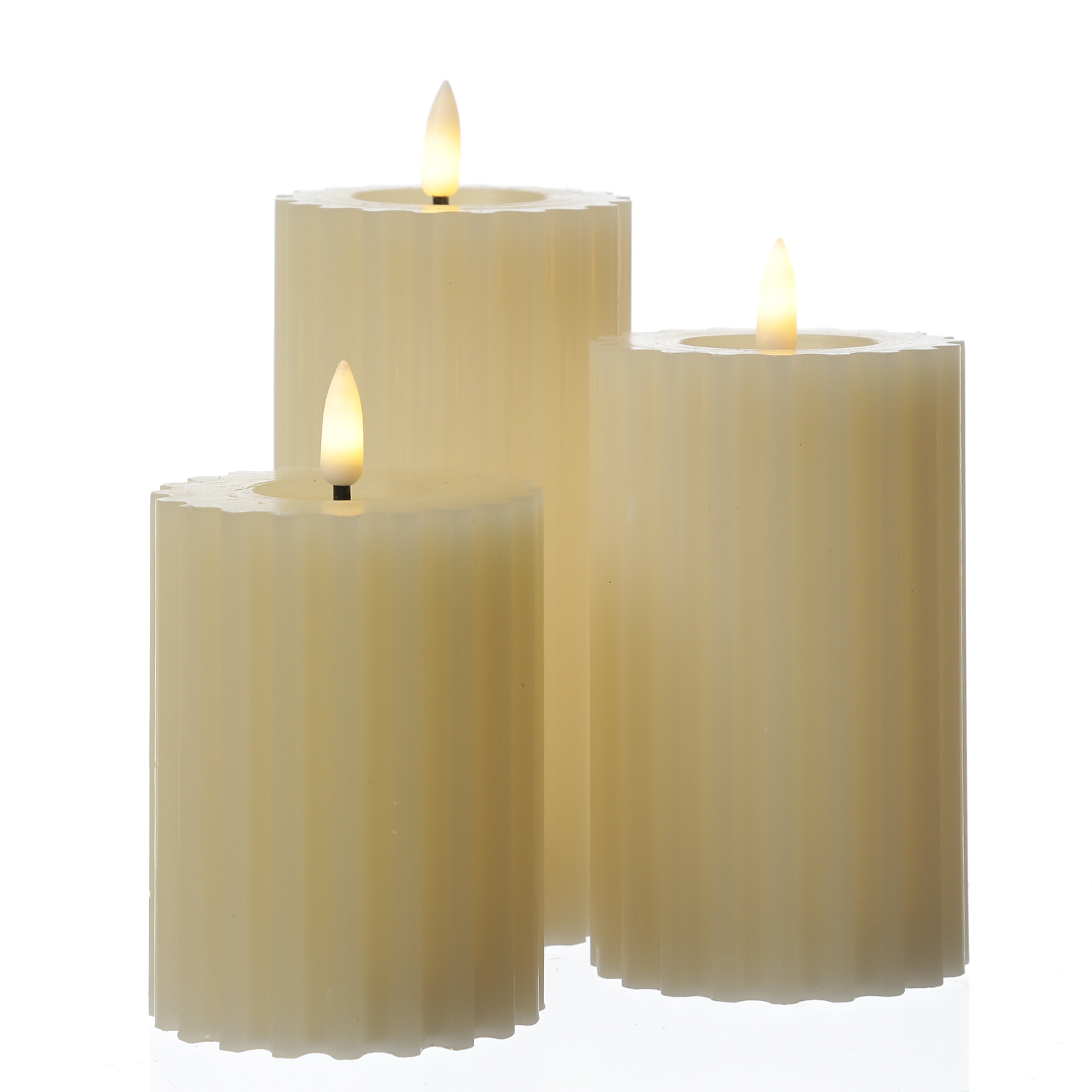 LED Kerze LIV - gerillt - Echtwachs - warmweiße 3D Flamme - H: 17,5cm - D: 7,5cm - Timer - creme LED Kerze LIV - gerillt - Echtwachs - warmweiße 3D Flamme - H: 17,5cm - D: 7,5cm - Timer - creme