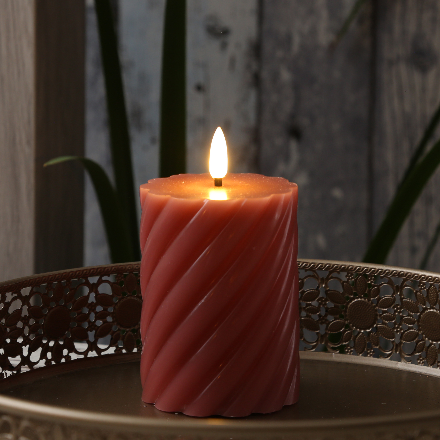 LED Stumpenkerze SWIRL - Echtwachs - warmweiße 3D Flamme - H: 12,5cm - Batterie - Timer - altrosa LED Stumpenkerze SWIRL - Echtwachs - warmweiße 3D Flamme - H: 12,5cm - Batterie - Timer - altrosa