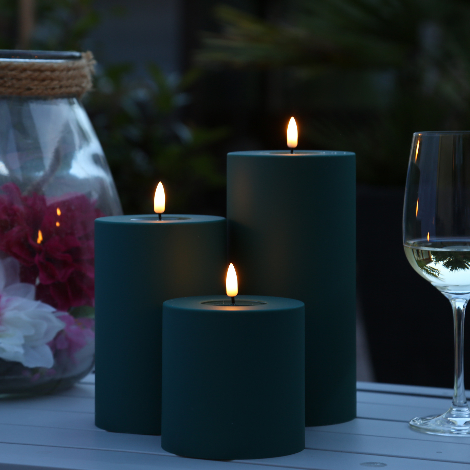 LED Stumpenkerze MIA - Kunststoff - realistische 3D Flamme - H: 10cm - f. Außen - dunkelgrün