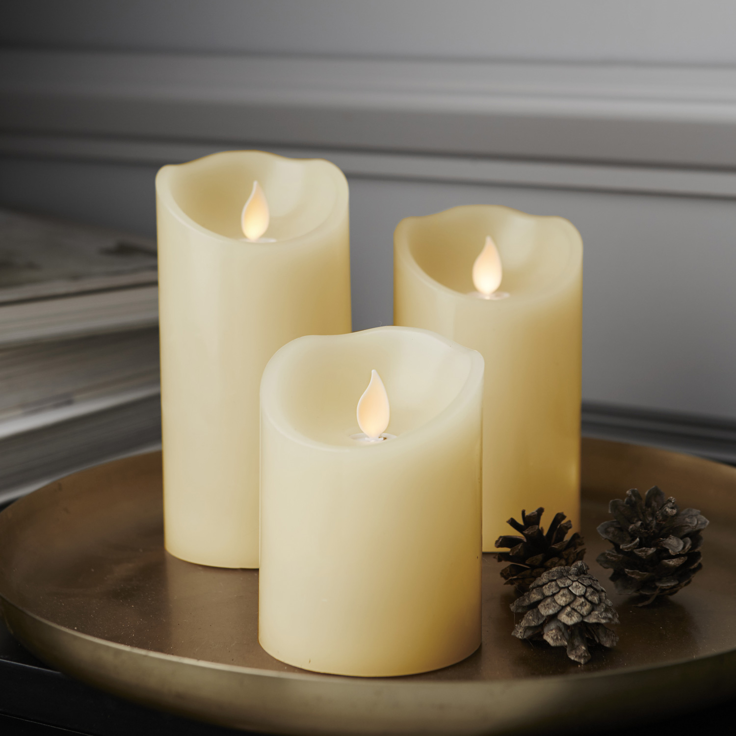 LED Stumpenkerze TWINKLE - Echtwachs - mechanisch bewegte Flamme - Timer - H: 12,5cm - creme LED Stumpenkerze TWINKLE - Echtwachs - mechanisch bewegte Flamme - Timer - H: 12,5cm - creme