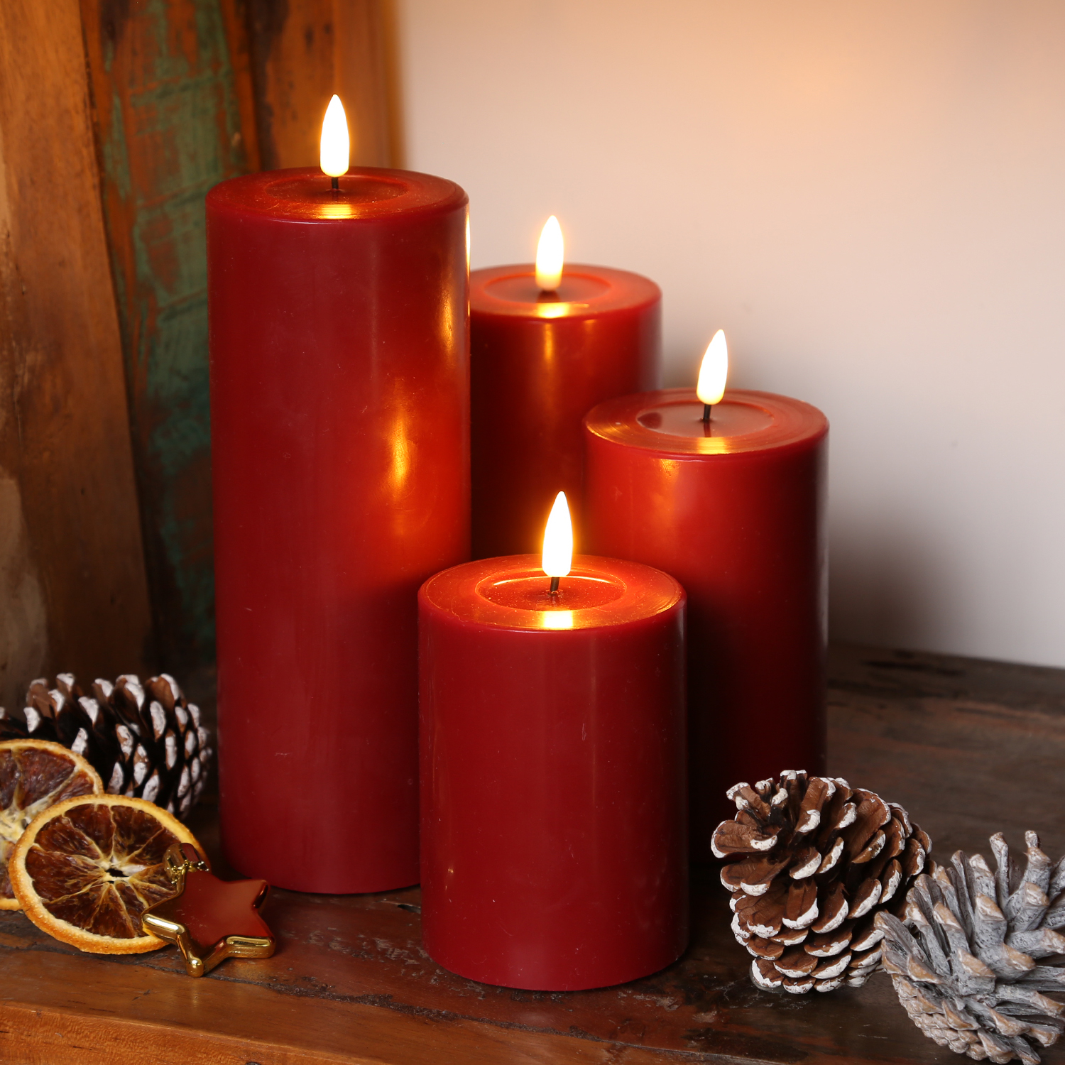 LED Stumpenkerze MIA - Echtwachs - realistische 3D Flamme - H: 15cm - Batteriebetrieb - weinrot LED Stumpenkerze MIA - Echtwachs - realistische 3D Flamme - H: 15cm - Batteriebetrieb - weinrot