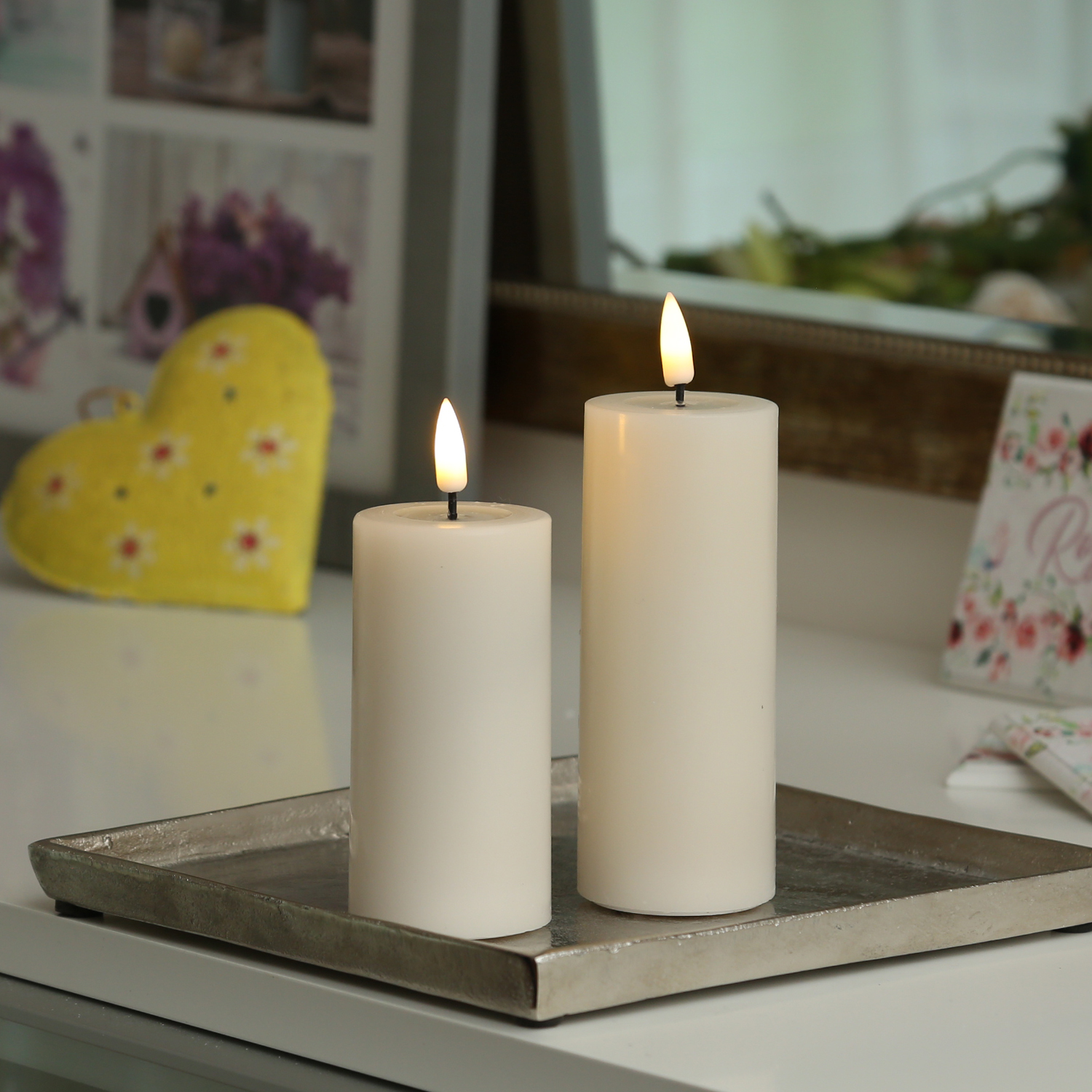 LED Stumpenkerze MIA - Echtwachs - realistische 3D Flamme - H: 12,5cm D: 5cm - Batterie - creme