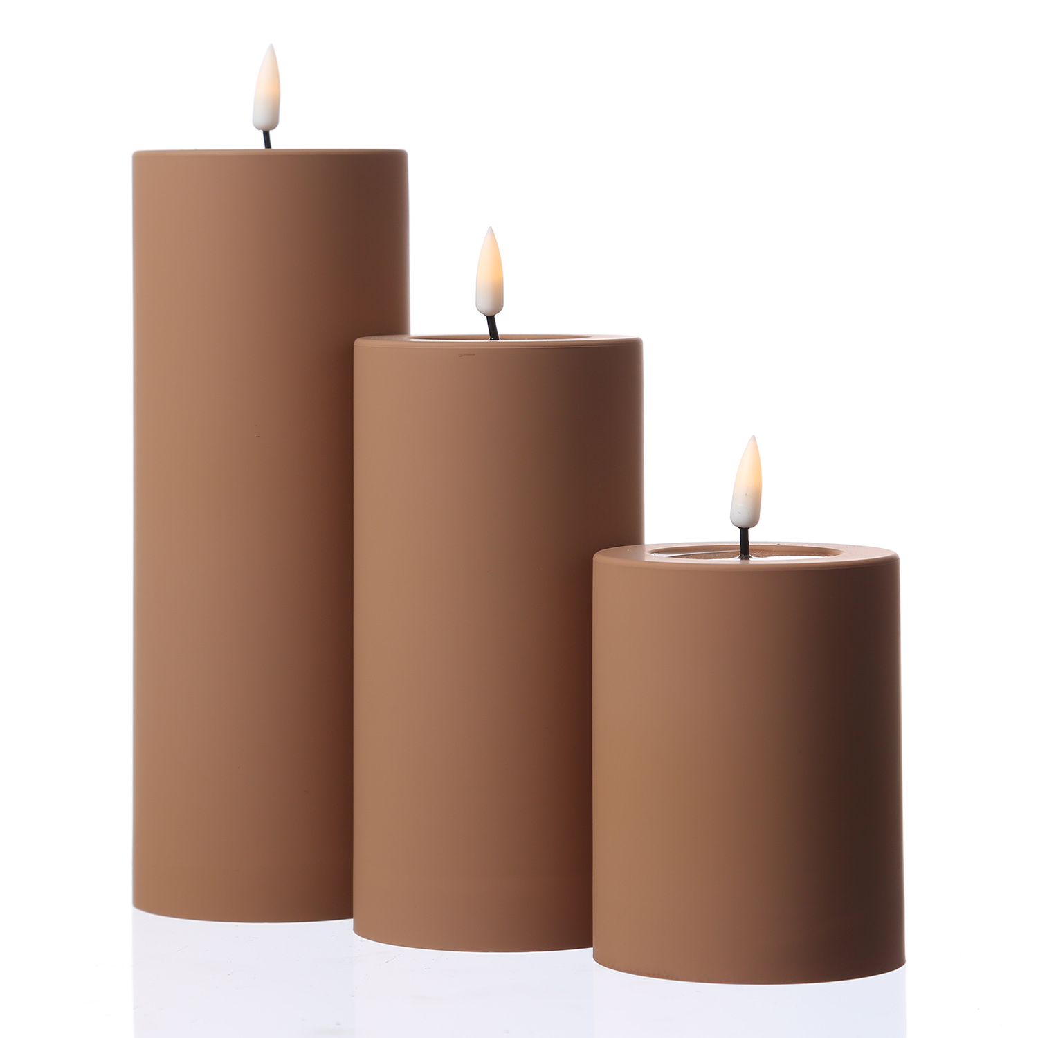 LED Stumpenkerze MIA - Kunststoff - 3D Flamme - H: 20cm - D: 7,5cm - für Außen - karamell LED Stumpenkerze MIA - Kunststoff - 3D Flamme - H: 20cm - D: 7,5cm - für Außen - karamell