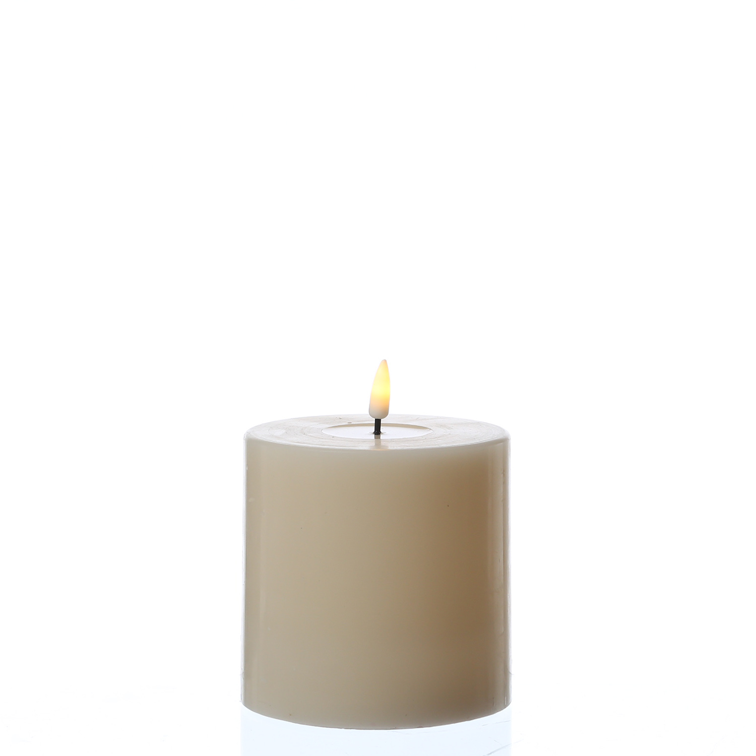 LED Stumpenkerze MIA - Echtwachs - realistische 3D Flamme - H: 10cm D:10cm - Batteriebetrieb - creme LED Stumpenkerze MIA - Echtwachs - realistische 3D Flamme - H: 10cm D:10cm - Batteriebetrieb - creme