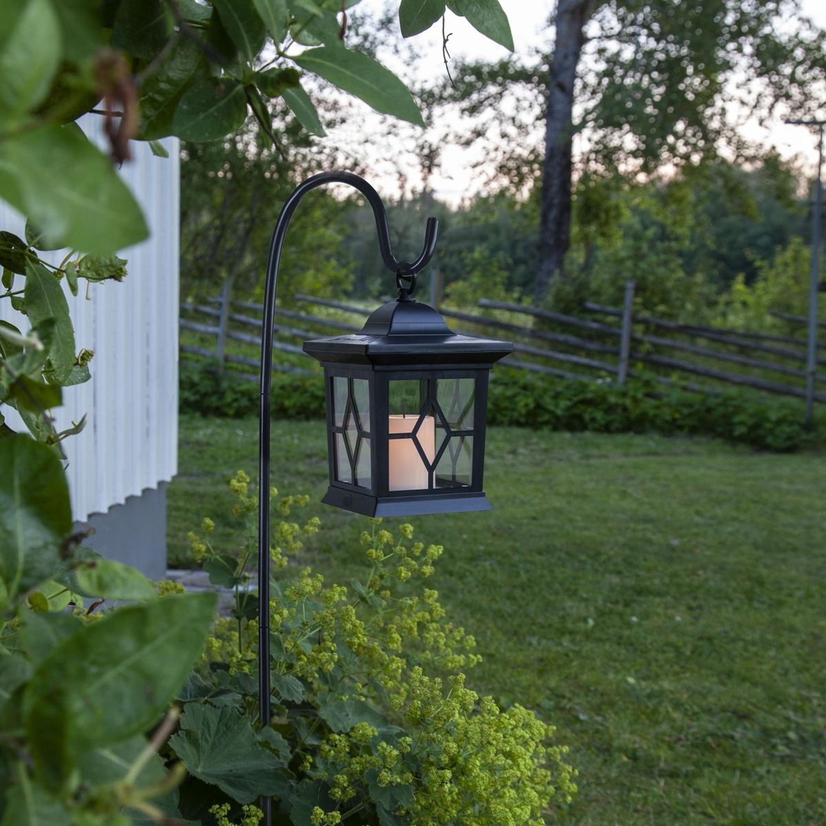 LED Solar Laterne mit Kerze - 3in1 - flackernde LED - Lichtsensor - H: 50cm - schwarz.