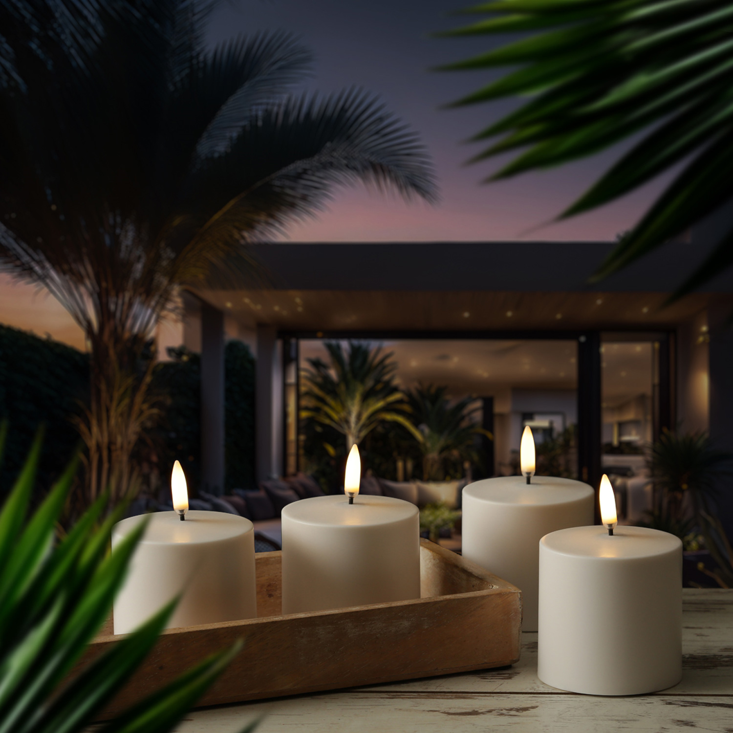 LED Kerzen - 4 wiederaufladbare LED Stumpenkerzen - H: 6,8cm - D: 6,8cm - Timer - weiß - für Außen