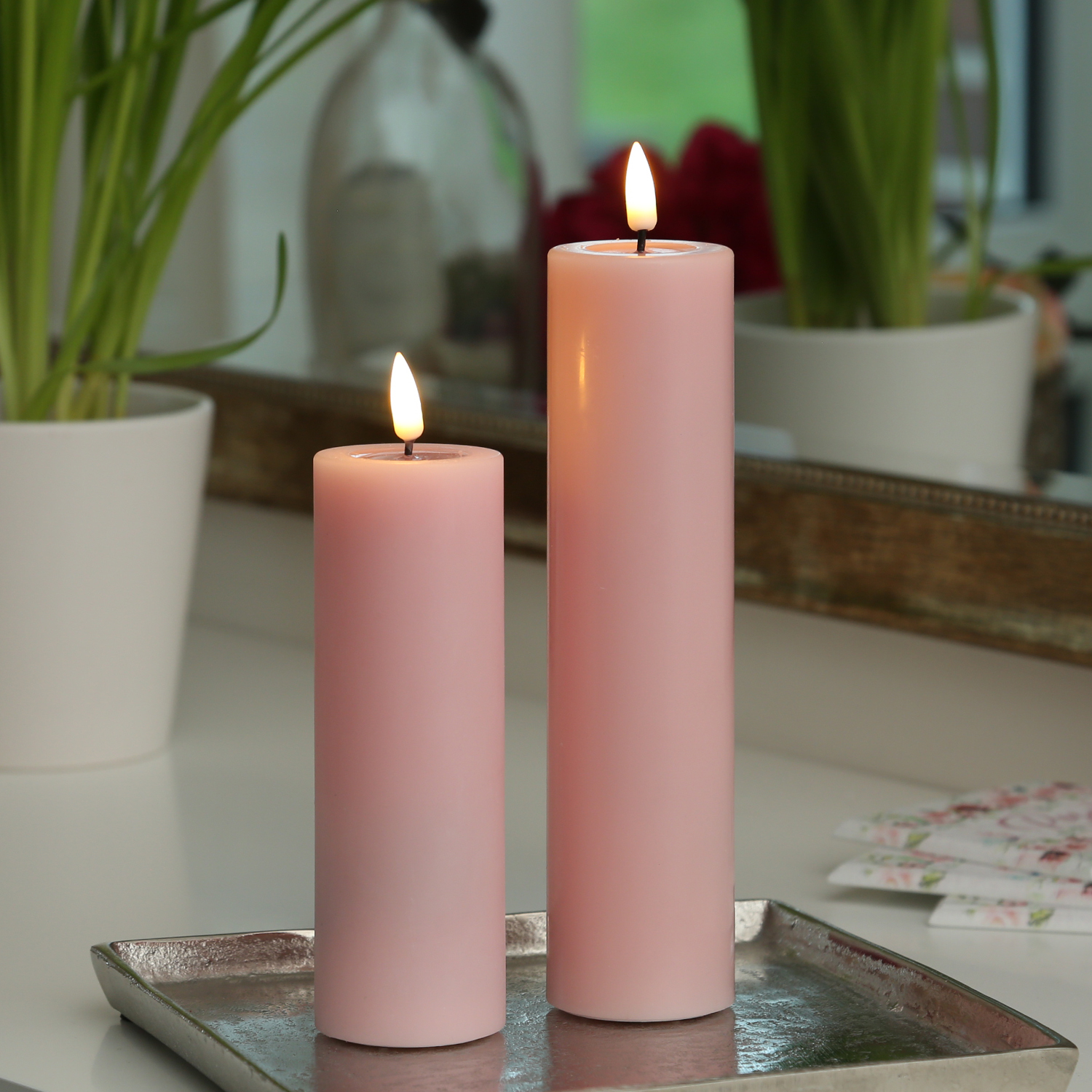 LED Stumpenkerze MIA - Echtwachs - realistische 3D Flamme -  H: 15cm D: 5cm - Batterie - rosa