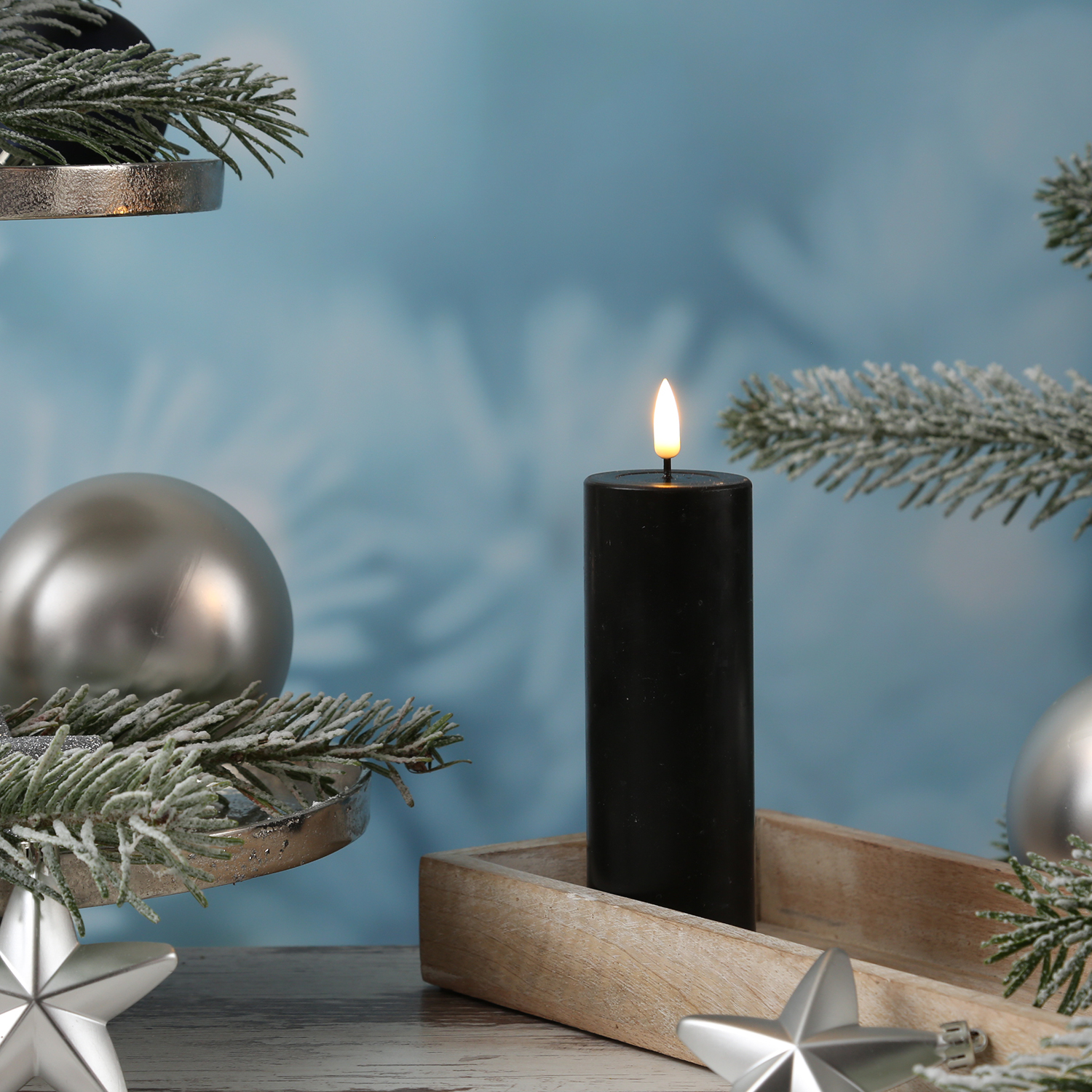 LED Stumpenkerze MIA - Echtwachs - realistische 3D Flamme - H: 15cm - D: 5cm - schwarz LED Stumpenkerze MIA - Echtwachs - realistische 3D Flamme - H: 15cm - D: 5cm - schwarz