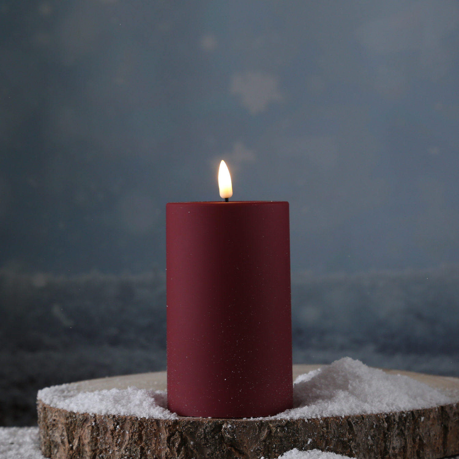 LED Stumpenkerze MIA - Kunststoff - realistische 3D Flamme - H: 12,5cm - Außen - bordeaux/dunkelrot LED Stumpenkerze MIA - Kunststoff - realistische 3D Flamme - H: 12,5cm - Außen - bordeaux/dunkelrot