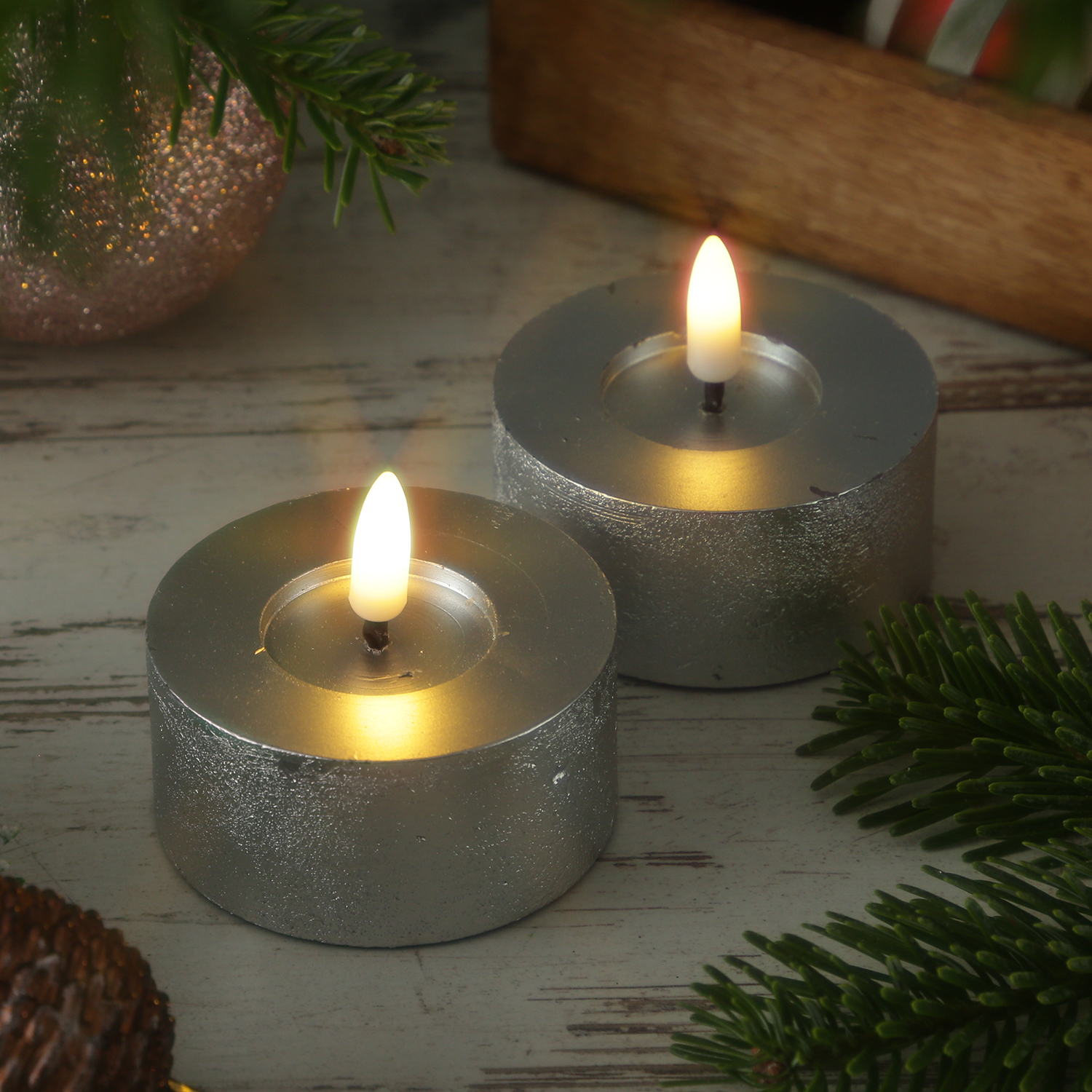 LED Maxi Teelichter LINA - Rustik-Optik - Echtwachs - Timer - D: 7cm - H: 6cm - silber - 2 Stück LED Maxi Teelichter LINA - Rustik-Optik - Echtwachs - Timer - D: 7cm - H: 6cm - silber - 2 Stück