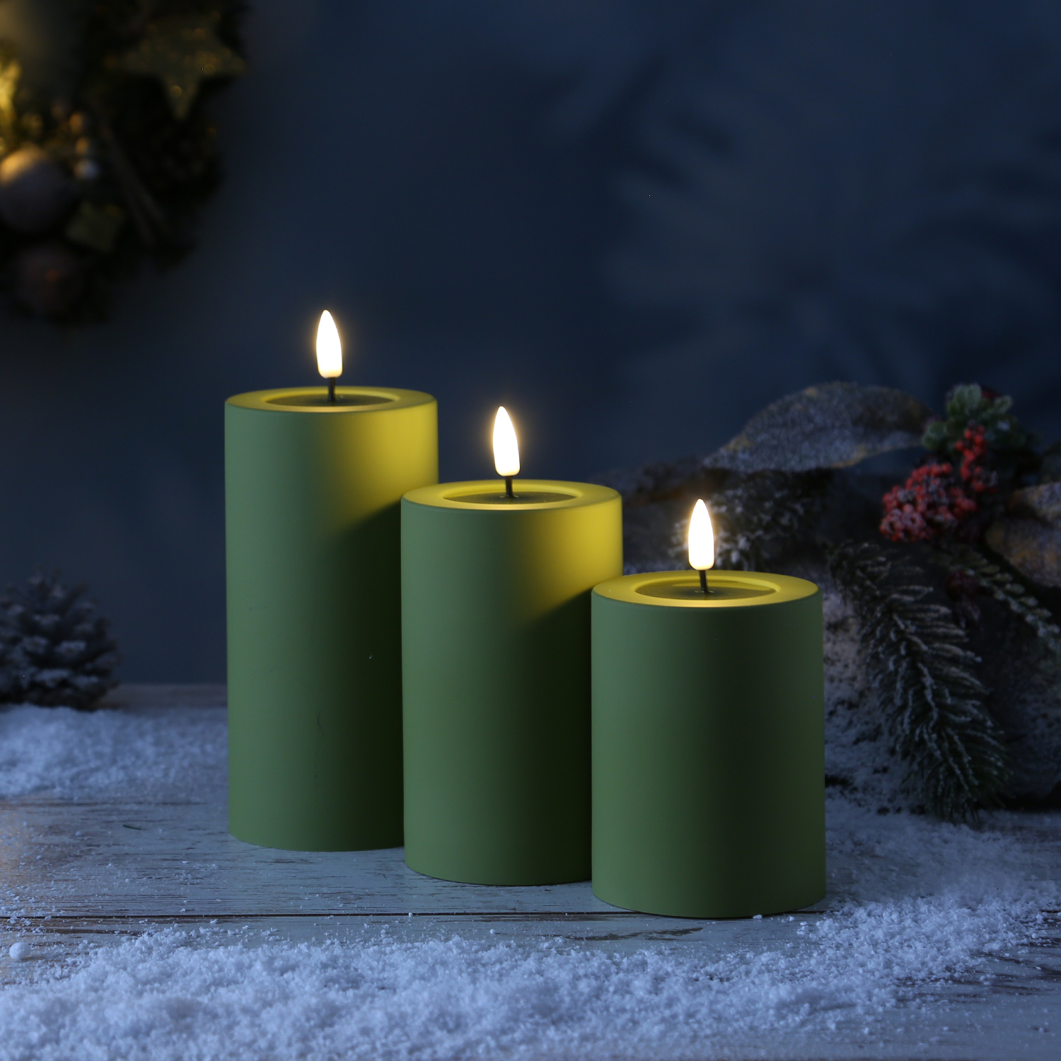 LED Stumpenkerze MIA - Kunststoff - realistische 3D Flamme - H: 12,5cm - outdoor - grün LED Stumpenkerze MIA - Kunststoff - realistische 3D Flamme - H: 12,5cm - outdoor - grün