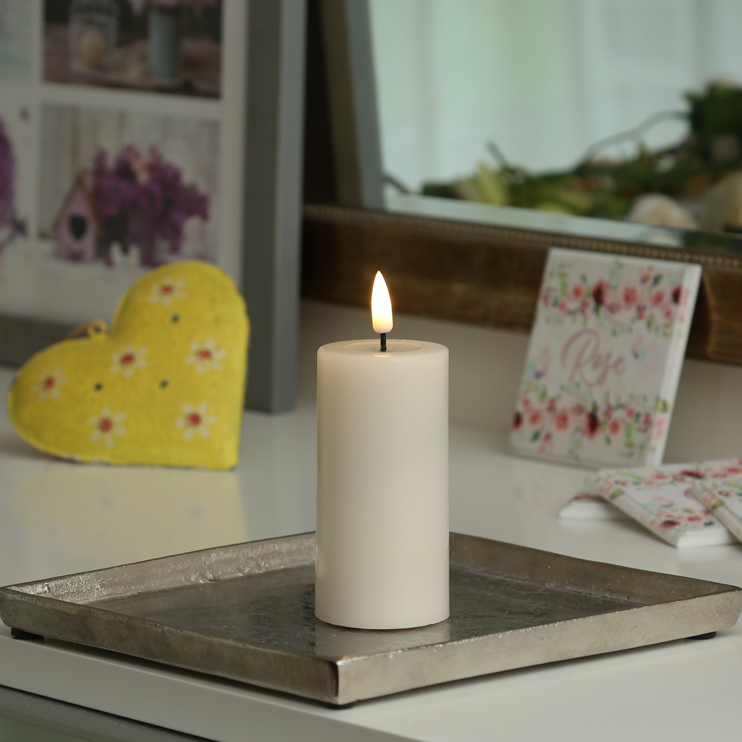 LED Stumpenkerze MIA - Echtwachs - realistische 3D Flamme - H: 10cm D: 5cm - Batterie - creme LED Stumpenkerze MIA - Echtwachs - realistische 3D Flamme - H: 10cm D: 5cm - Batterie - creme