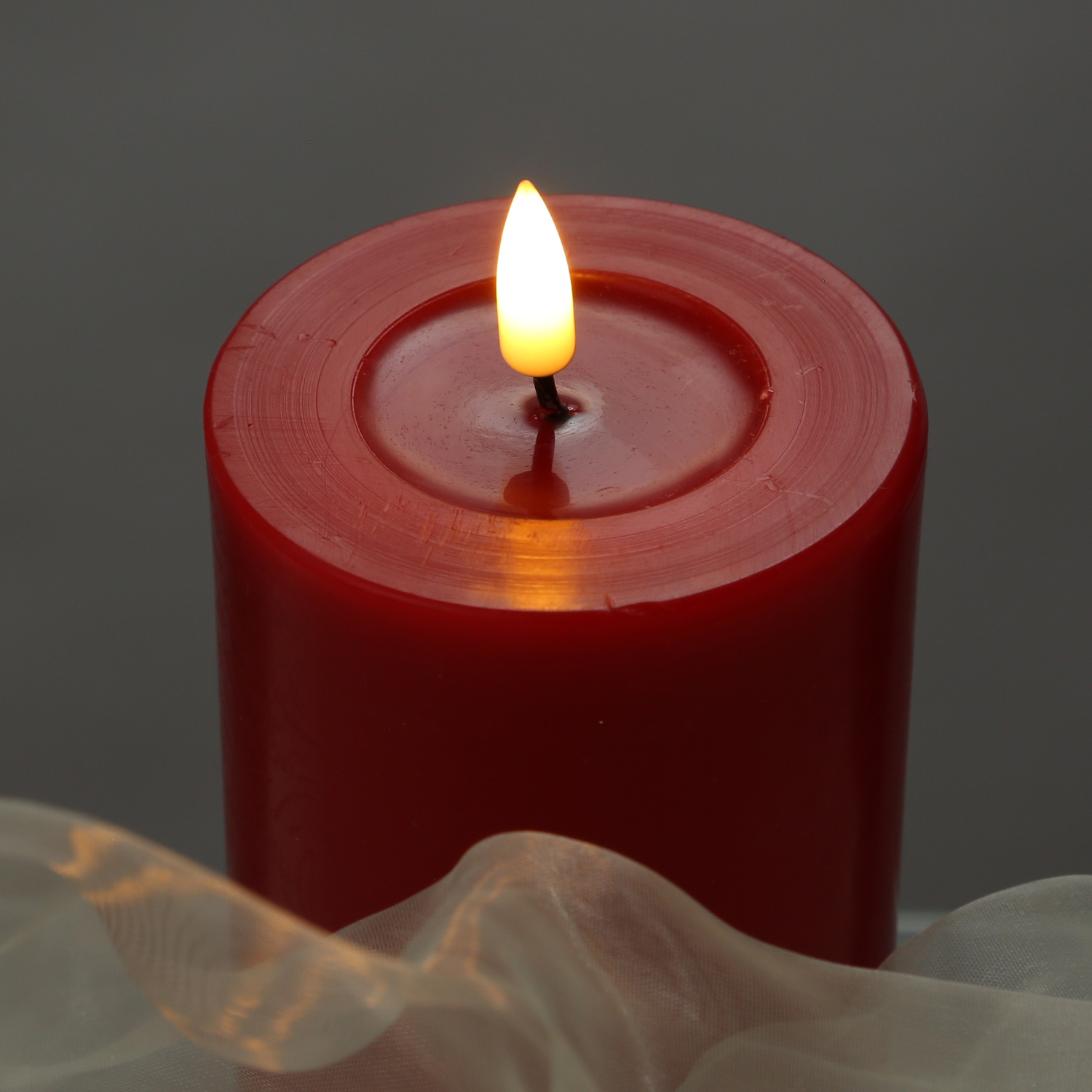 LED Stumpenkerze MIA - Echtwachs - realistische 3D Flamme - H: 10cm - D: 7,5cm - rot
