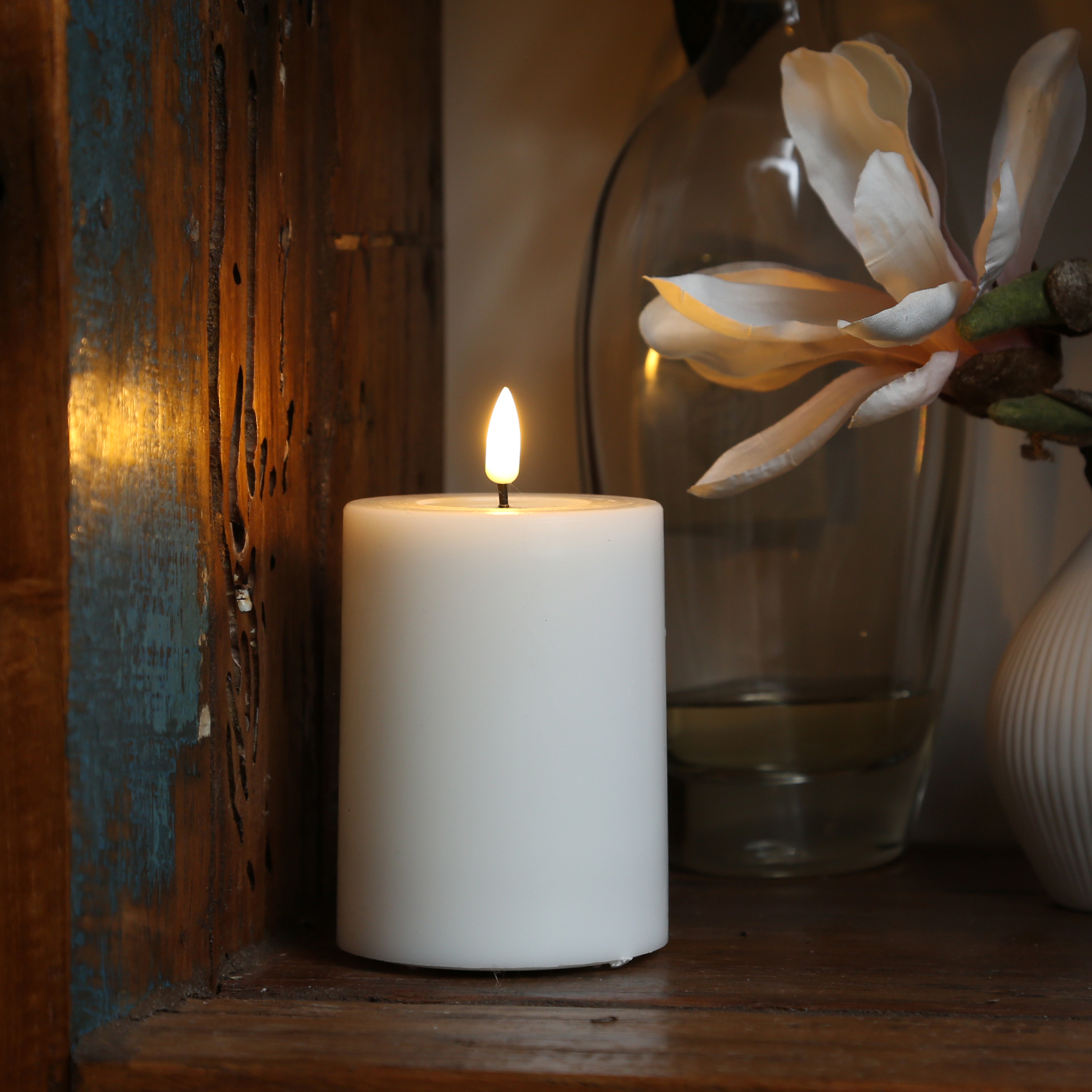 LED Stumpenkerze MIA - Echtwachs - realistische 3D Flamme - H: 10cm - Batteriebetrieb - weiß LED Stumpenkerze MIA - Echtwachs - realistische 3D Flamme - H: 10cm - Batteriebetrieb - weiß