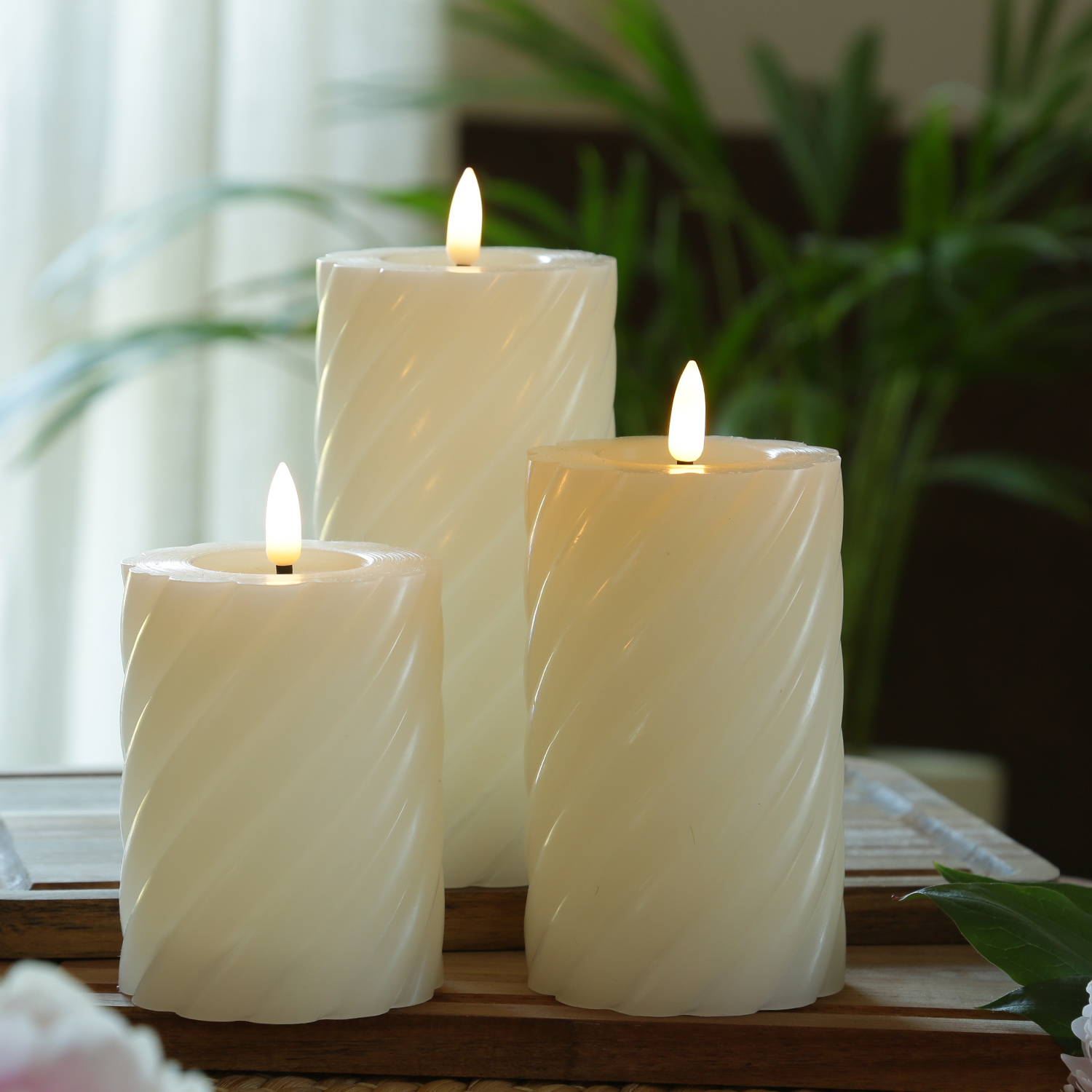 LED Stumpenkerze TWIST - Echtwachs - warmweiße 3D Flamme - H: 12,5cm - Batterie - Timer - creme