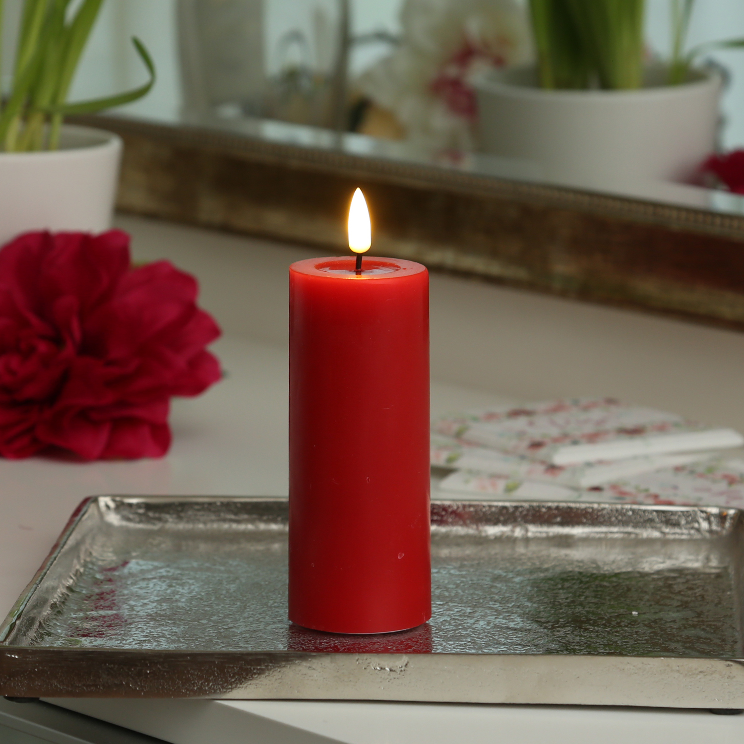 LED Stumpenkerze MIA - Echtwachs - realistische 3D Flamme - H: 12,5cm - D: 5cm - rot LED Stumpenkerze MIA - Echtwachs - realistische 3D Flamme - H: 12,5cm - D: 5cm - rot