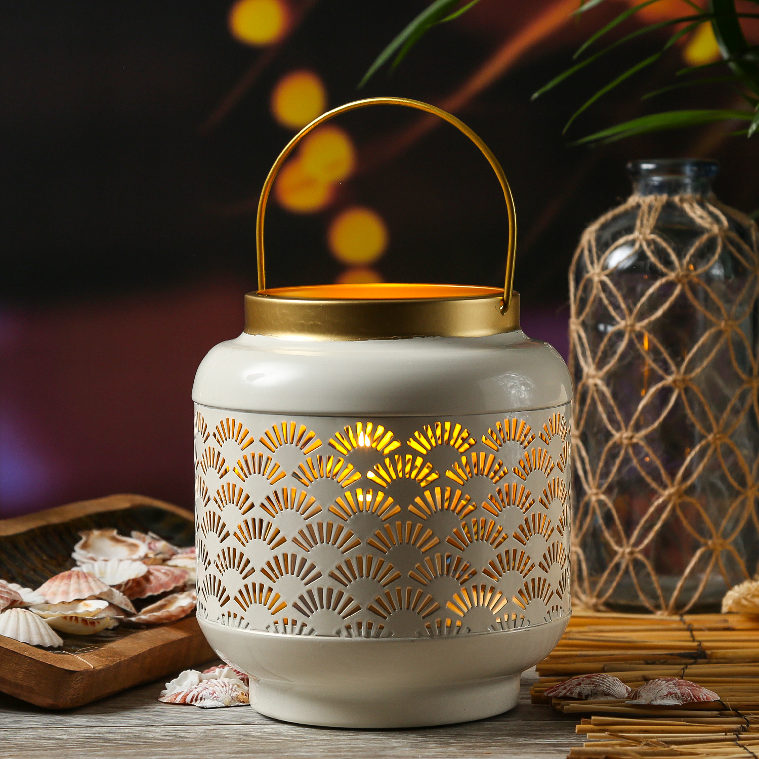 Windlicht mit Fächer Muster - Laterne - mit Henkel - Metall - H: 20cm - creme Windlicht mit Fächer Muster - Laterne - mit Henkel - Metall - H: 20cm - creme