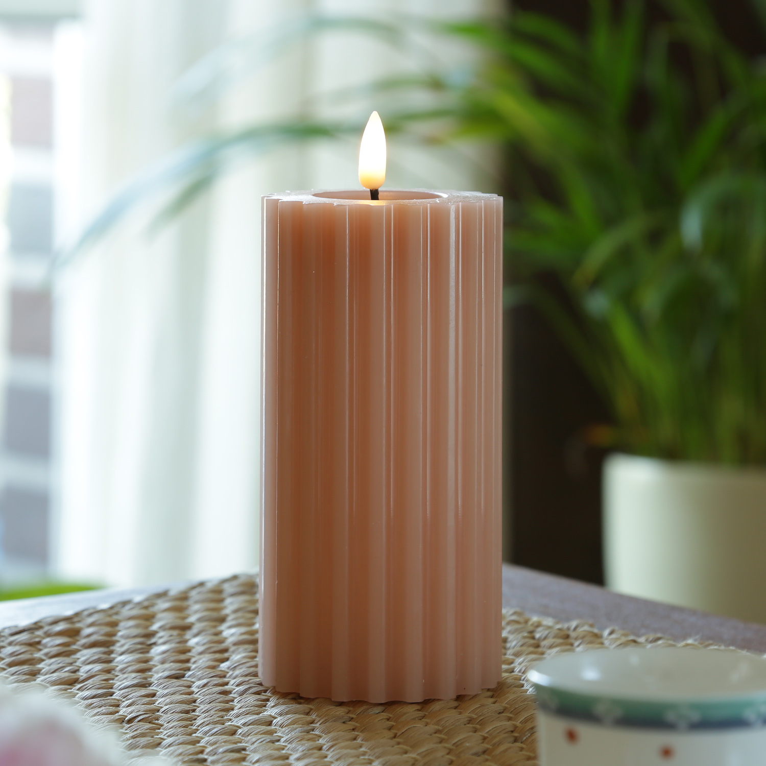 LED Kerze LIV - gerillt - Echtwachs - warmweiße 3D Flamme - H: 17,5cm - D: 7,5cm - Timer - altrosa LED Kerze LIV - gerillt - Echtwachs - warmweiße 3D Flamme - H: 17,5cm - D: 7,5cm - Timer - altrosa