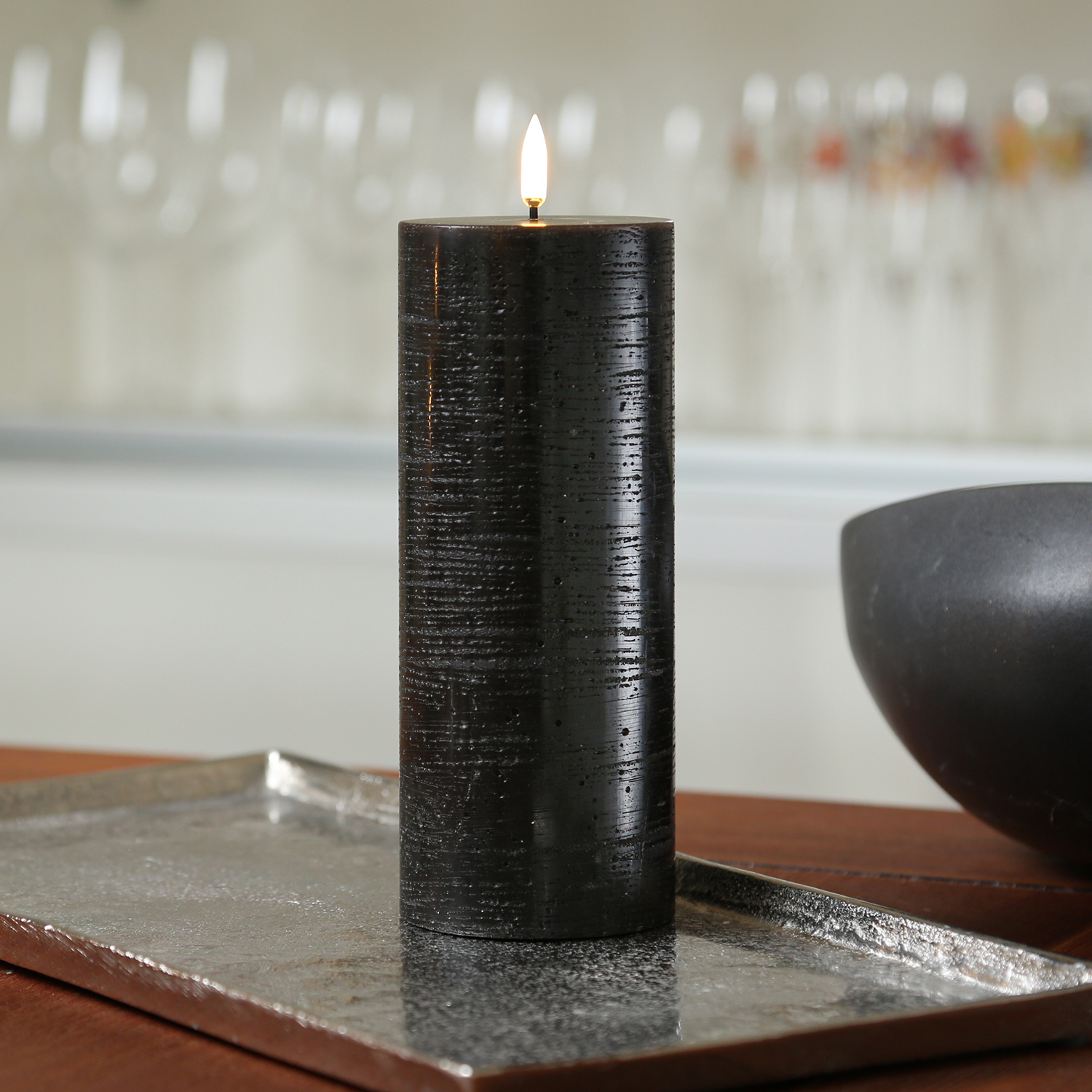 LED Kerze LINA - Rustik-Optik - Echtwachs - 3D Flamme - H: 19cm - D: 7cm - Batterie - Timer