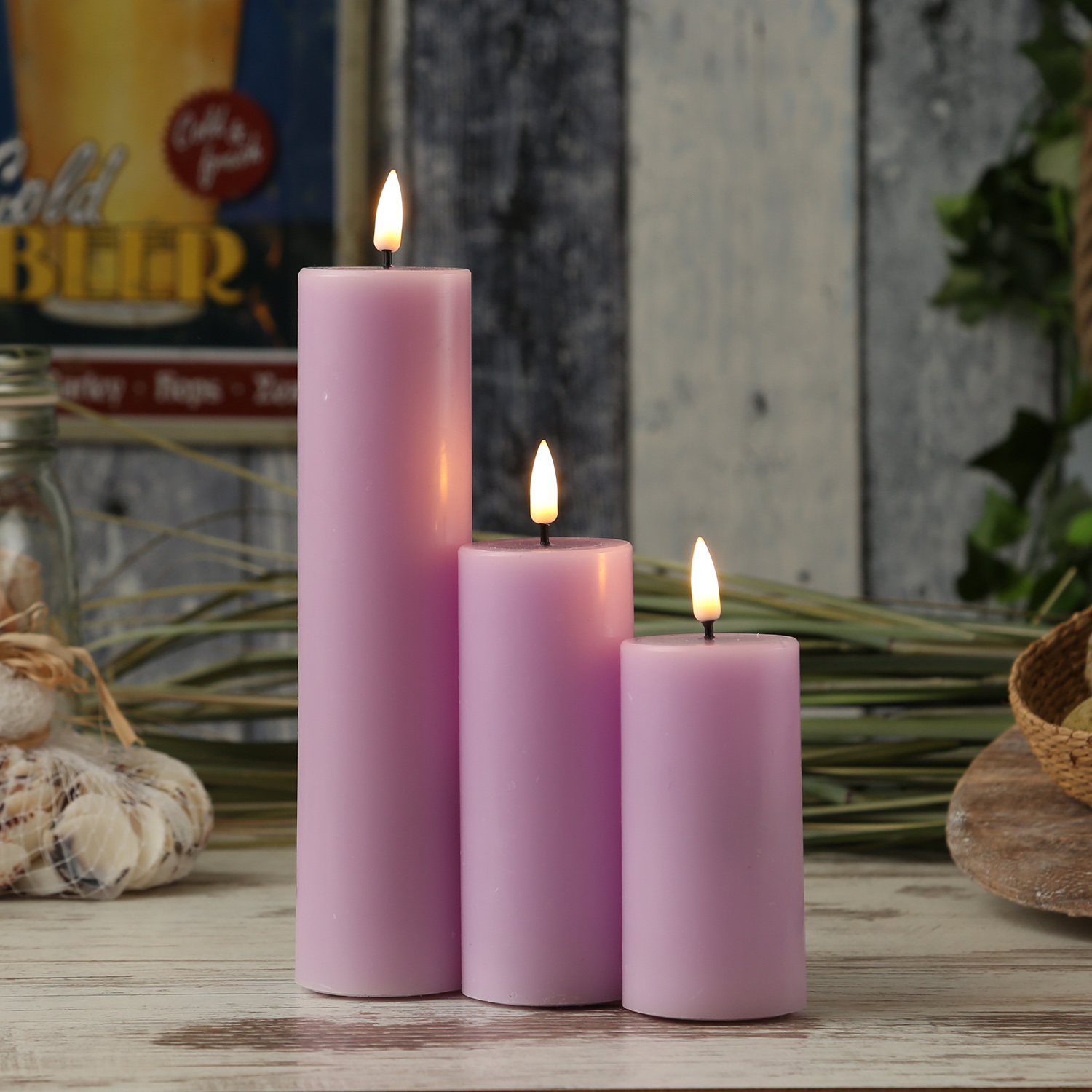 LED Stumpenkerze MIA - Echtwachs - realistische 3D Flamme - H: 20cm - D: 5cm - lavendel