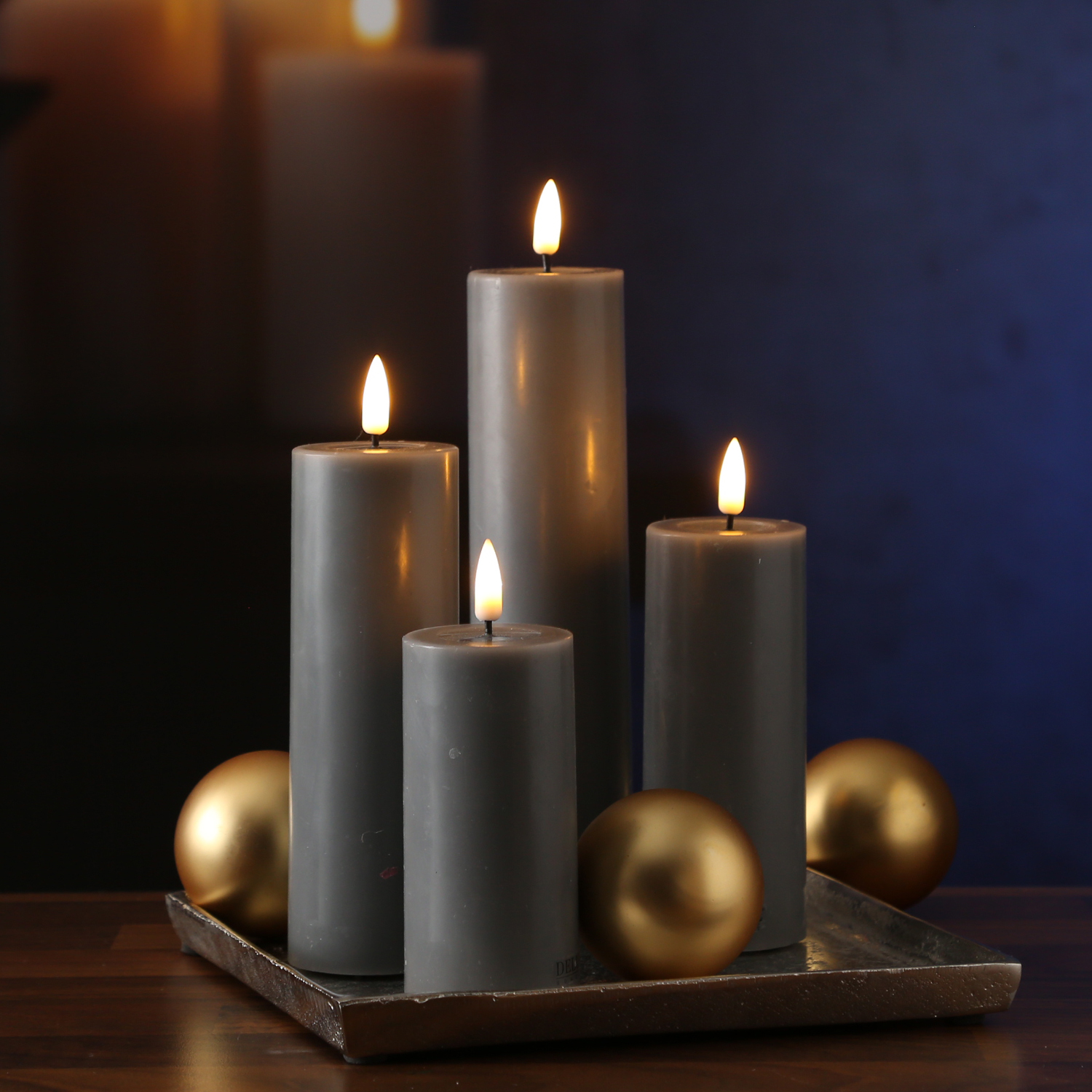 LED Stumpenkerze MIA - Echtwachs - realistische 3D Flamme - H: 12,5cm D: 5cm - Batterie - grau LED Stumpenkerze MIA - Echtwachs - realistische 3D Flamme - H: 12,5cm D: 5cm - Batterie - grau