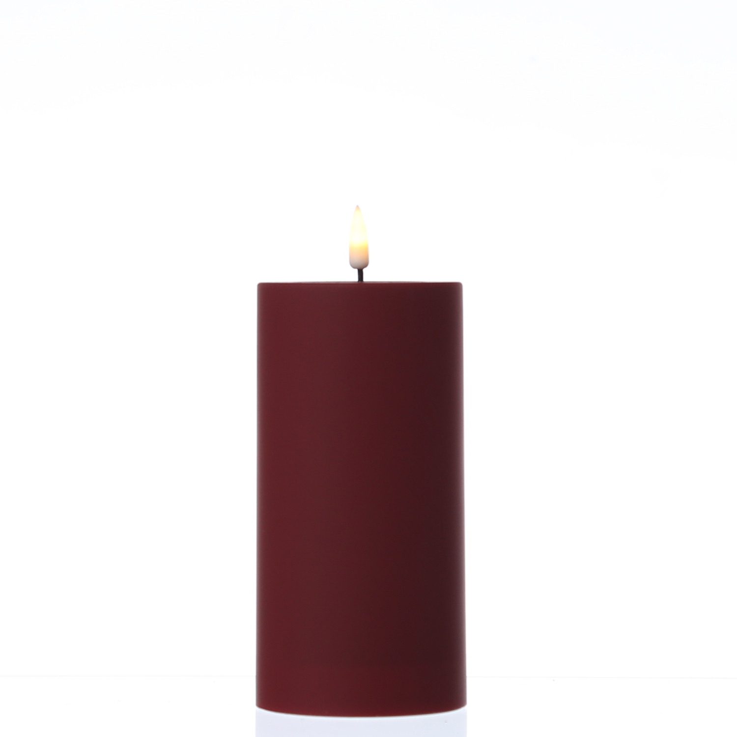 LED Stumpenkerze MIA - Kunststoff - realistische 3D Flamme - H: 15cm - f. Außen - bordeaux/dunkelrot LED Stumpenkerze MIA - Kunststoff - realistische 3D Flamme - H: 15cm - f. Außen - bordeaux/dunkelrot