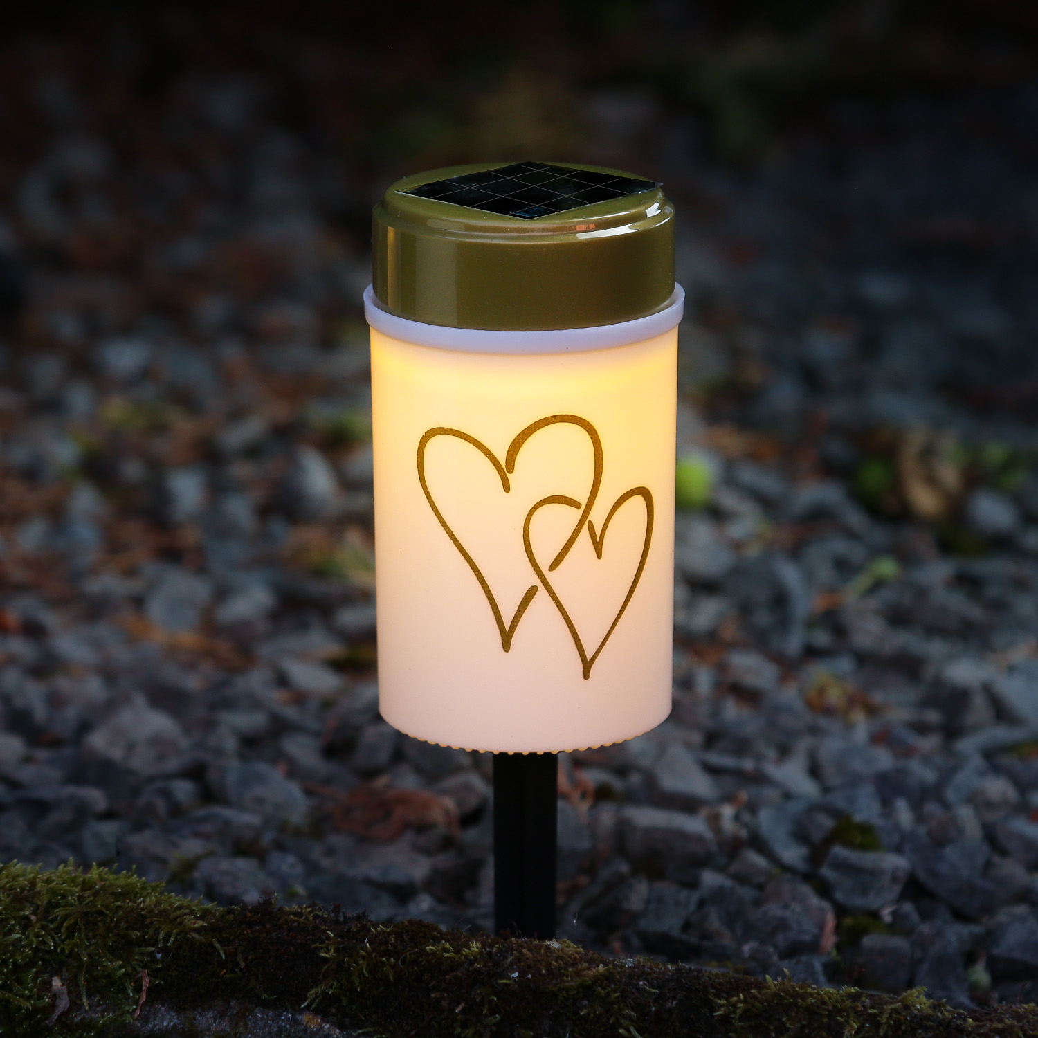 LED Solar Grablicht Herz - Grabkerze - H: 12cm - D: 7cm - Lichtsensor - inkl. Erdspieß - weiß LED Solar Grablicht Herz - Grabkerze - H: 12cm - D: 7cm - Lichtsensor - inkl. Erdspieß - weiß