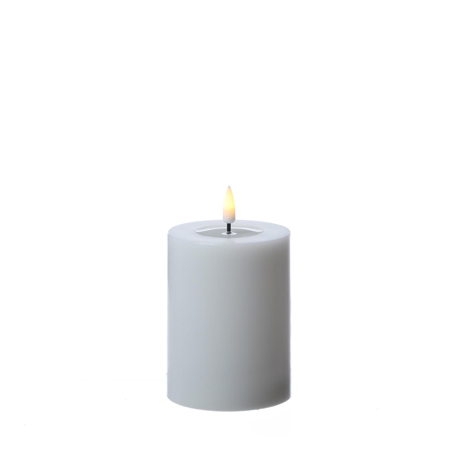 LED Stumpenkerze MIA - Echtwachs - realistische 3D Flamme - H- 10cm - Batteriebetrieb - weiss
