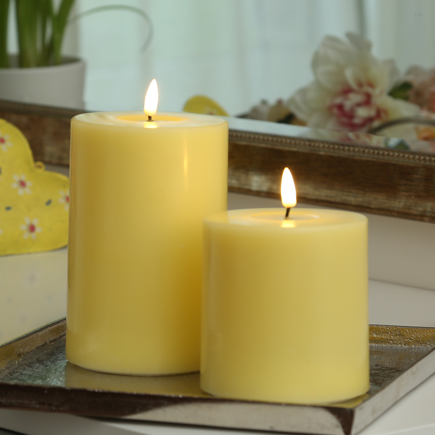 LED Stumpenkerze MIA - Echtwachs - realistische 3D Flamme - H: 15cm D: 10cm - Batteriebetrieb - gelb