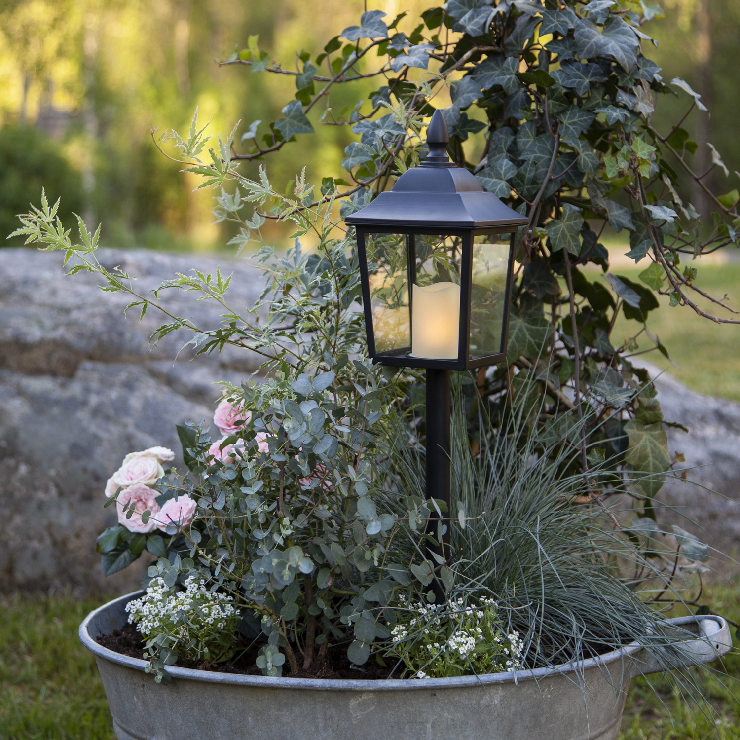 LED Laterne/Grablaterne mit Stab - warmweiß flackernde Kerze - H: 52cm - Timer - schwarz LED Laterne/Grablaterne mit Stab - warmweiß flackernde Kerze - H: 52cm - Timer - schwarz