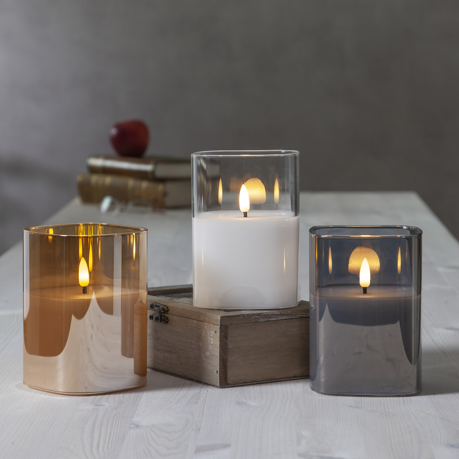 LED Kerze im Glas - Windlicht - Echtwachs - flackernde gelbe Flamme - Timer - H: 12,5cm - goldbraun LED Kerze im Glas - Windlicht - Echtwachs - flackernde gelbe Flamme - Timer - H: 12,5cm - goldbraun