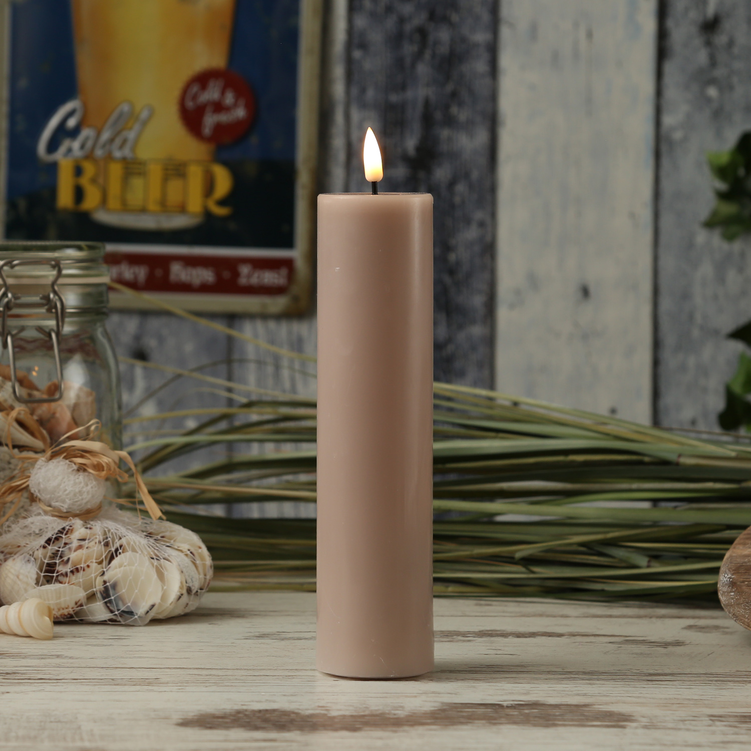 LED Stumpenkerze MIA - Echtwachs - realistische 3D Flamme - H: 20cm - D: 5cm - altrosa LED Stumpenkerze MIA - Echtwachs - realistische 3D Flamme - H: 20cm - D: 5cm - altrosa