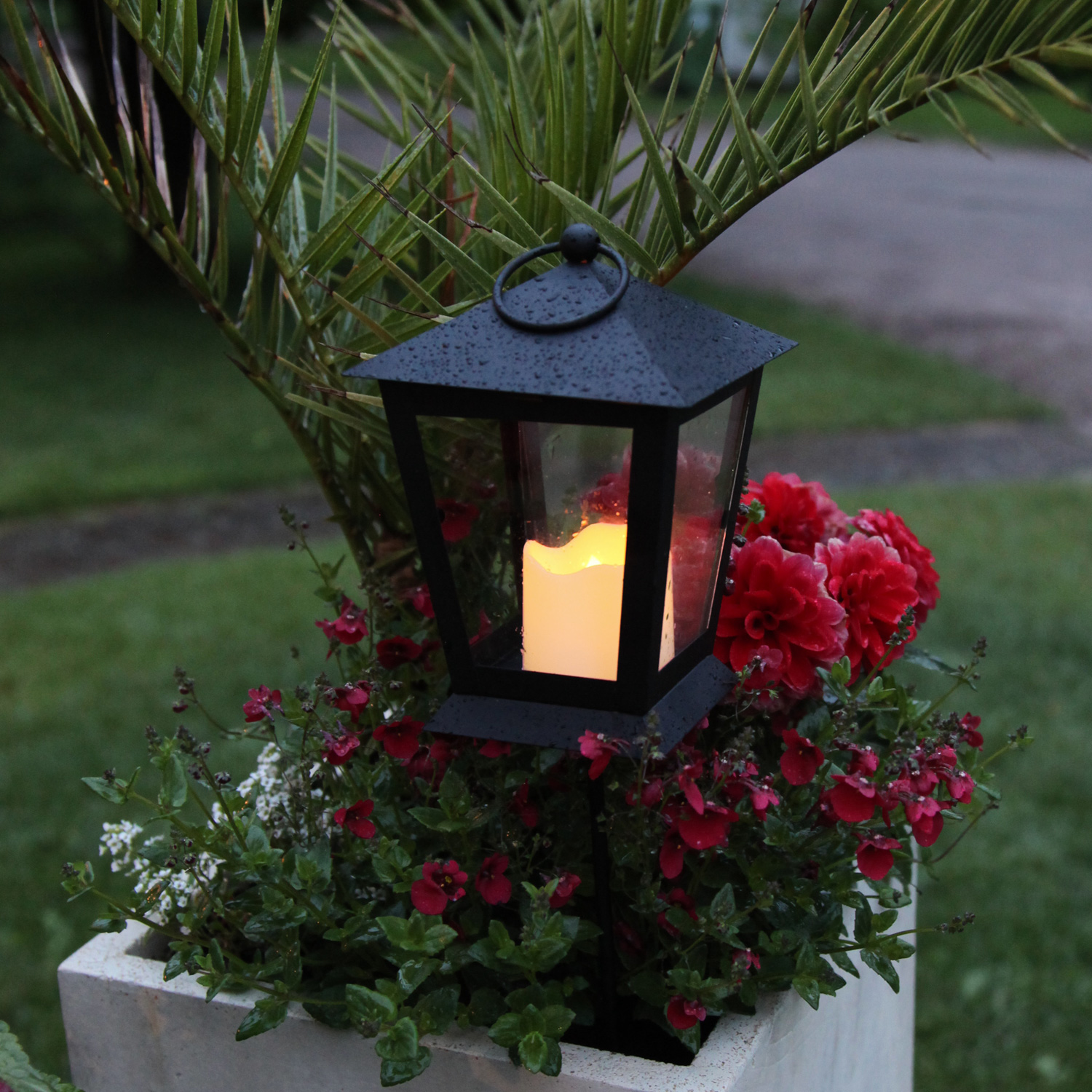LED Laterne/Grablicht mit Kerze - gelbe LED - Erdspieß - H: 40cm - Timer - schwarz