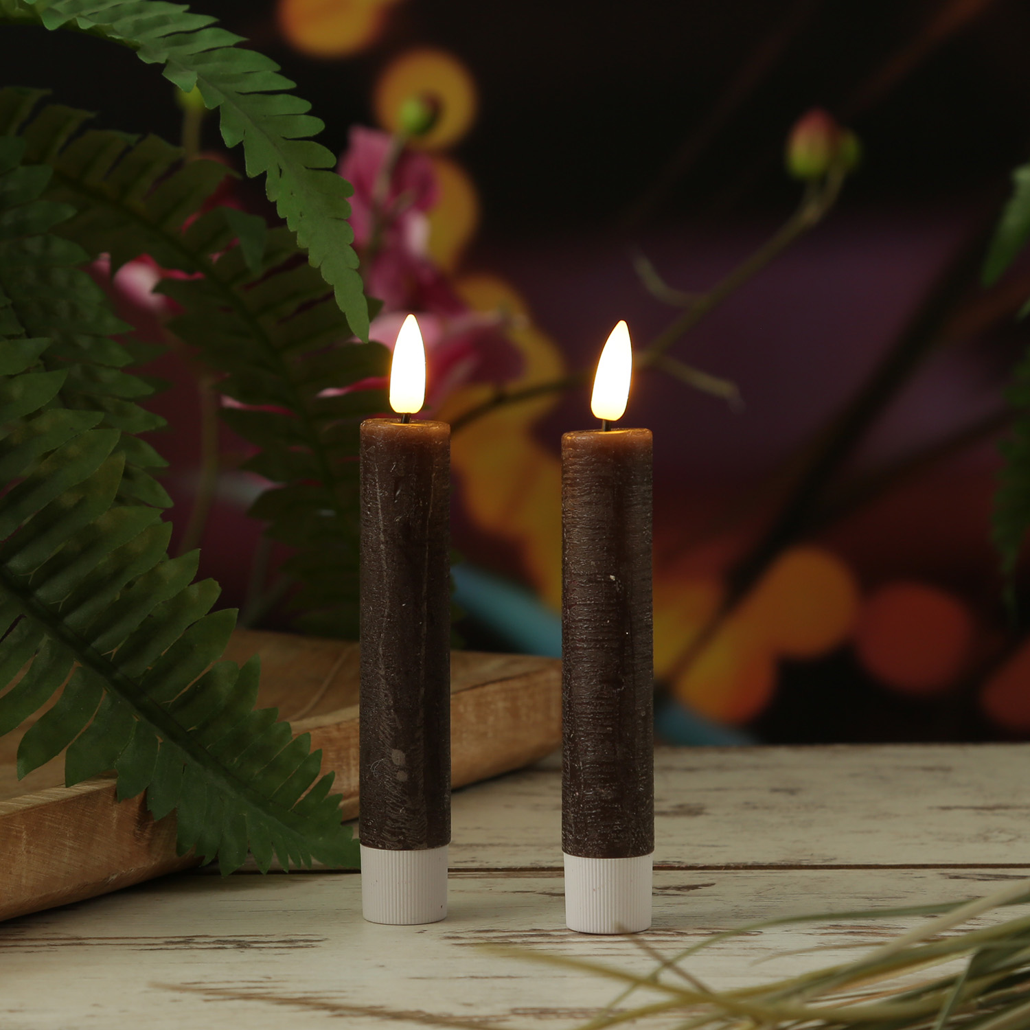 LED Stabkerzen LINA - Rustik-Optik - Echtwachs - 3D Flamme - H: 14cm - Timer - braun - 2er Set LED Stabkerzen LINA - Rustik-Optik - Echtwachs - 3D Flamme - H: 14cm - Timer - braun - 2er Set