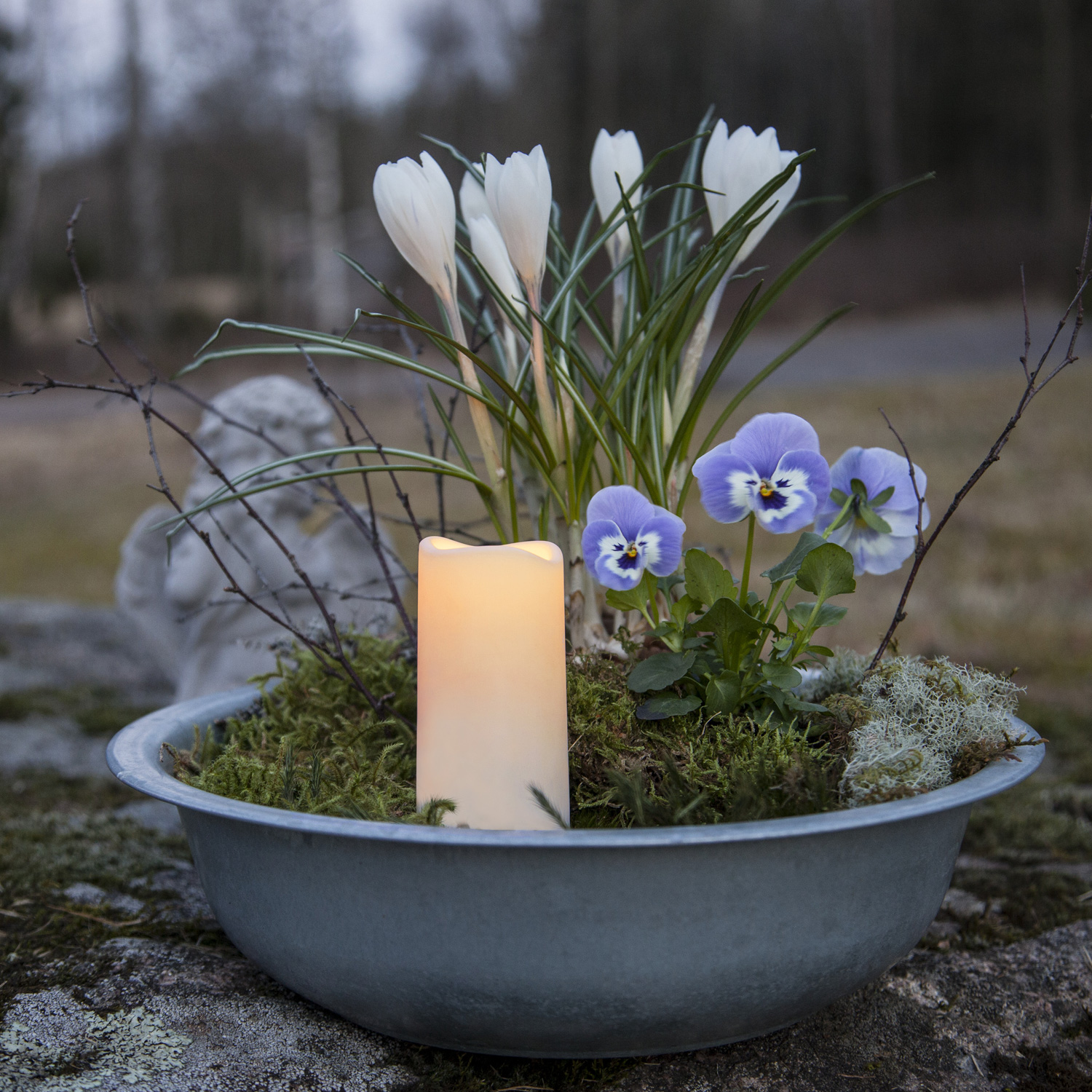 LED Kerze/Grabkerze Serene - flackernd - H: 10cm, D: 5cm - Timer + Sensor - bis 750h - weiß