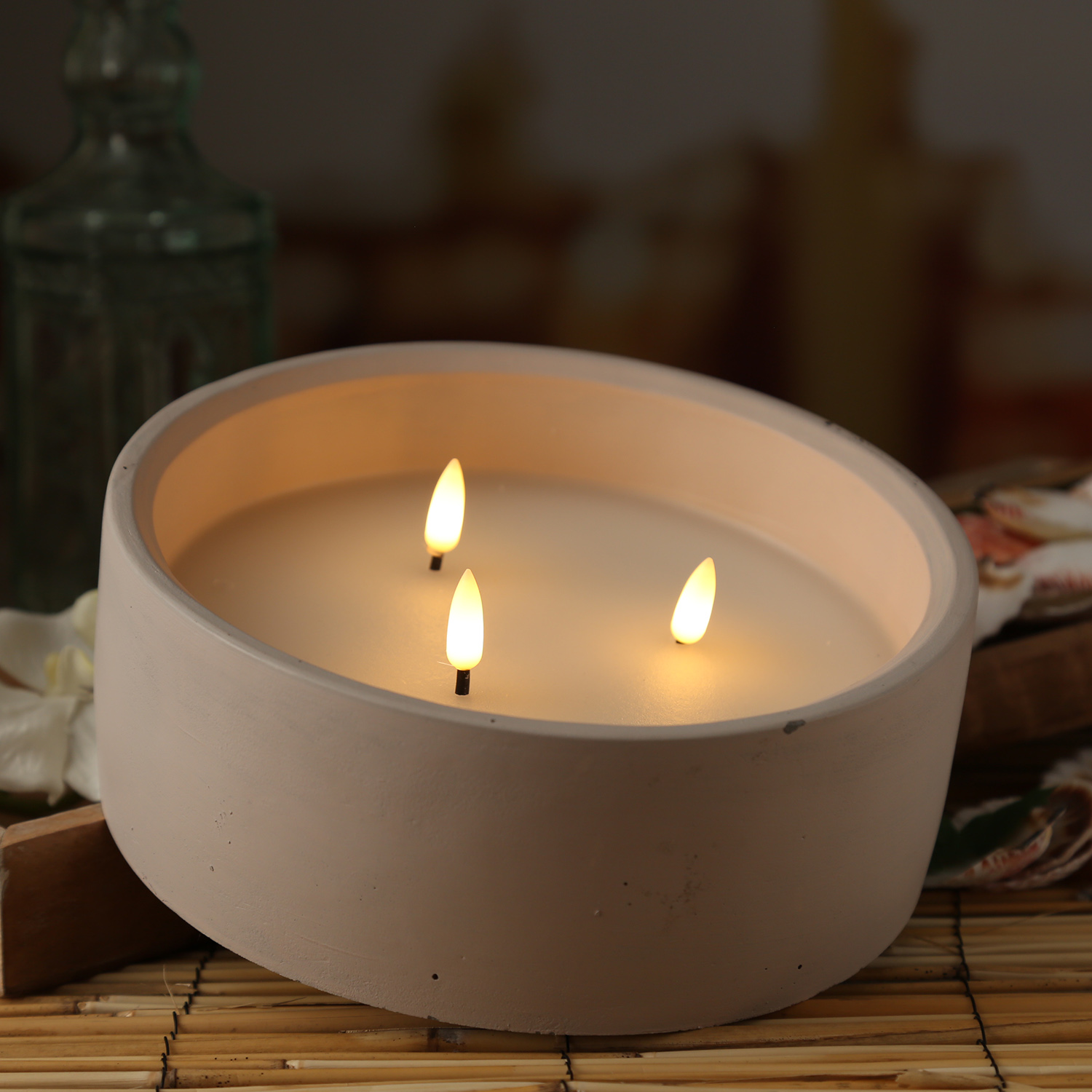 XXL LED Kerze Flamme - Betonoptik - Zement/Echtwachs - 3-Docht - Timer - H: 8cm D: 20cm - weiß