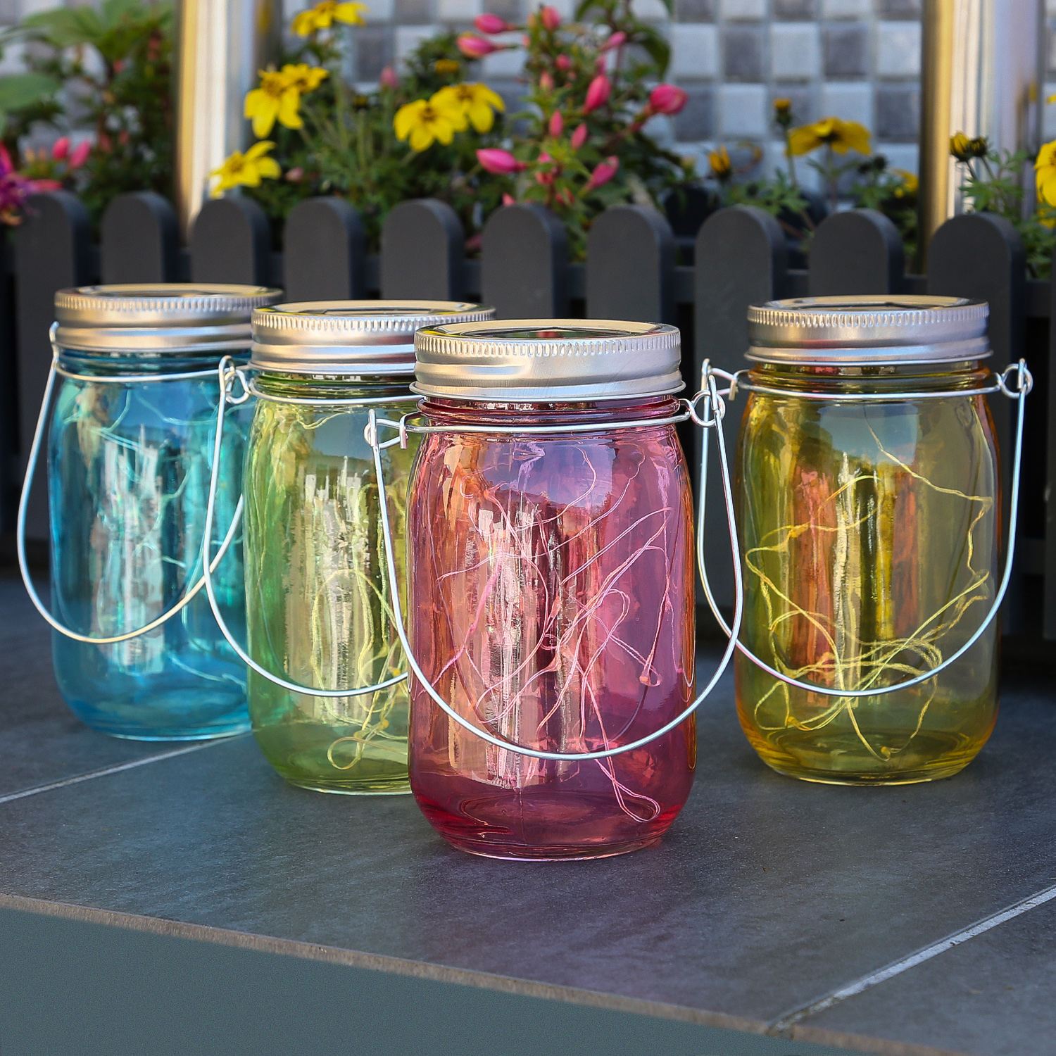 LED Solarglas - LED Drahtlichterkette - Lichtsensor - Aufhänger - H:14cm - D: 8cm - gelb LED Solarglas - LED Drahtlichterkette - Lichtsensor - Aufhänger - H:14cm - D: 8cm - gelb