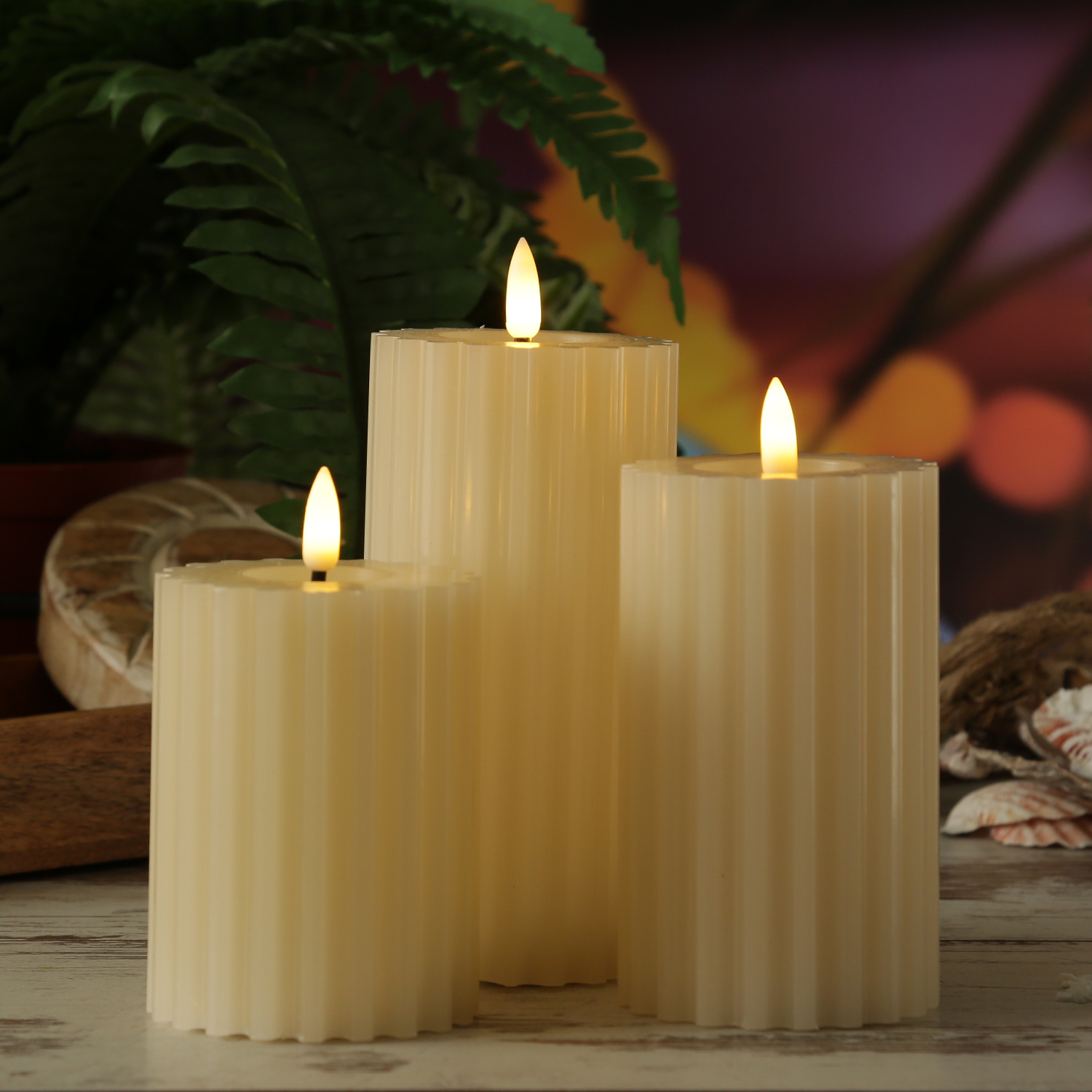 LED Kerze LIV - gerillt - Echtwachs - warmweiße 3D Flamme - H: 12cm - D: 7,5cm - Timer - creme LED Kerze LIV - gerillt - Echtwachs - warmweiße 3D Flamme - H: 12cm - D: 7,5cm - Timer - creme