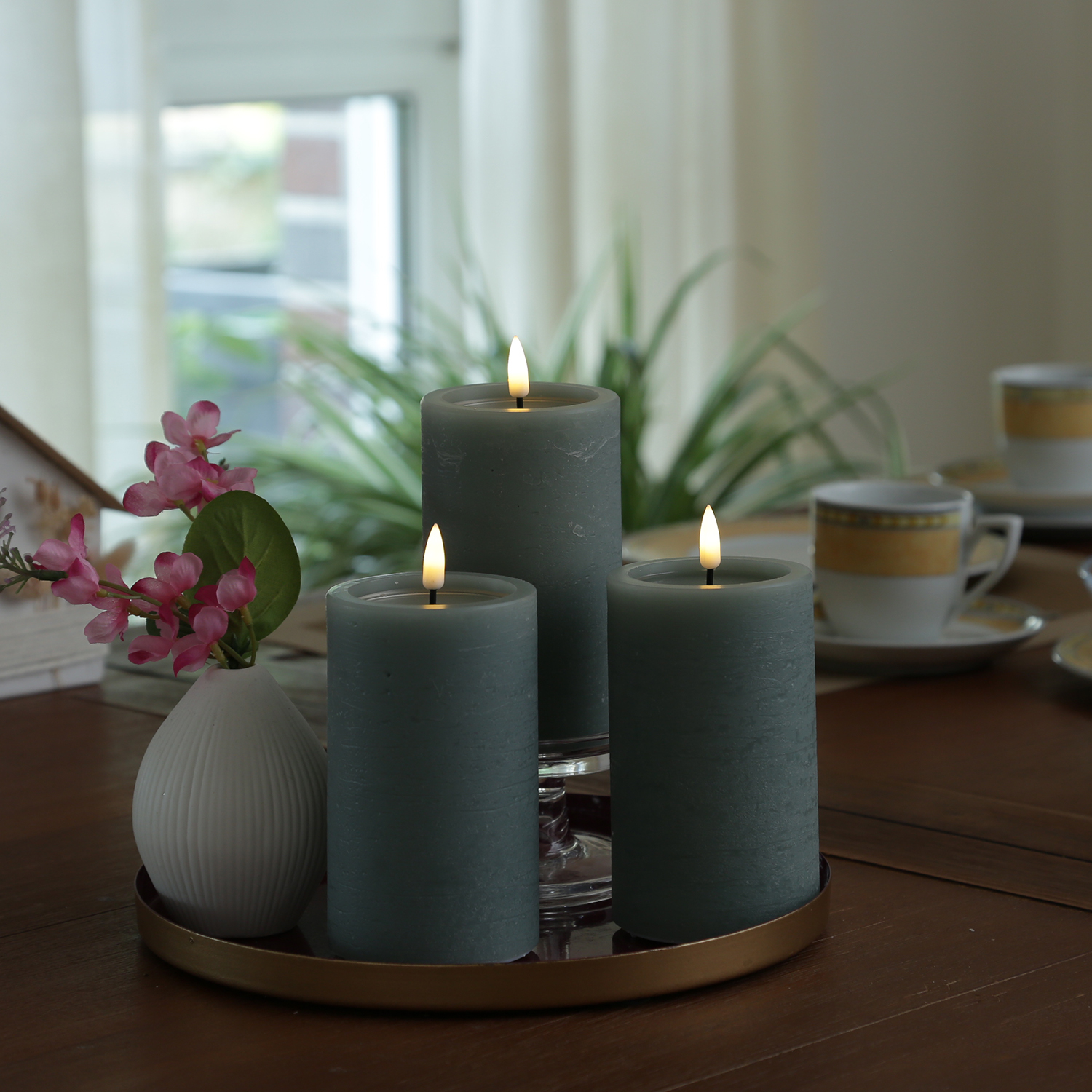 LED Kerze UNIQUE - Rustik-Optik - Echtwachs - H: 12,5cm - D: 7,5cm - bis zu 1500 Std. - salbeigrün LED Kerze UNIQUE - Rustik-Optik - Echtwachs - H: 12,5cm - D: 7,5cm - bis zu 1500 Std. - salbeigrün