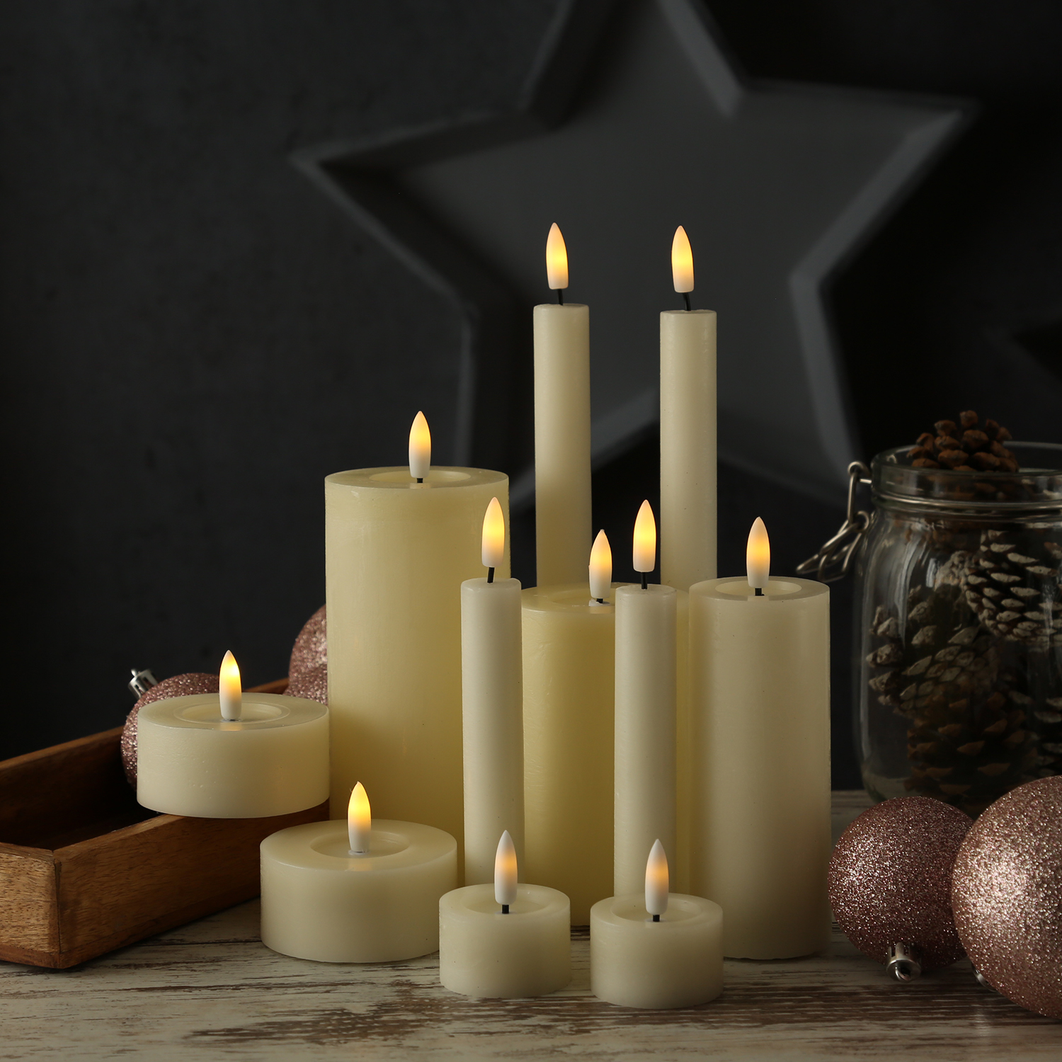 LED Kerze LINA - Rustik-Optik - Echtwachs - 3D Flamme - H: 15cm - D: 7cm - Batterie - Timer - creme