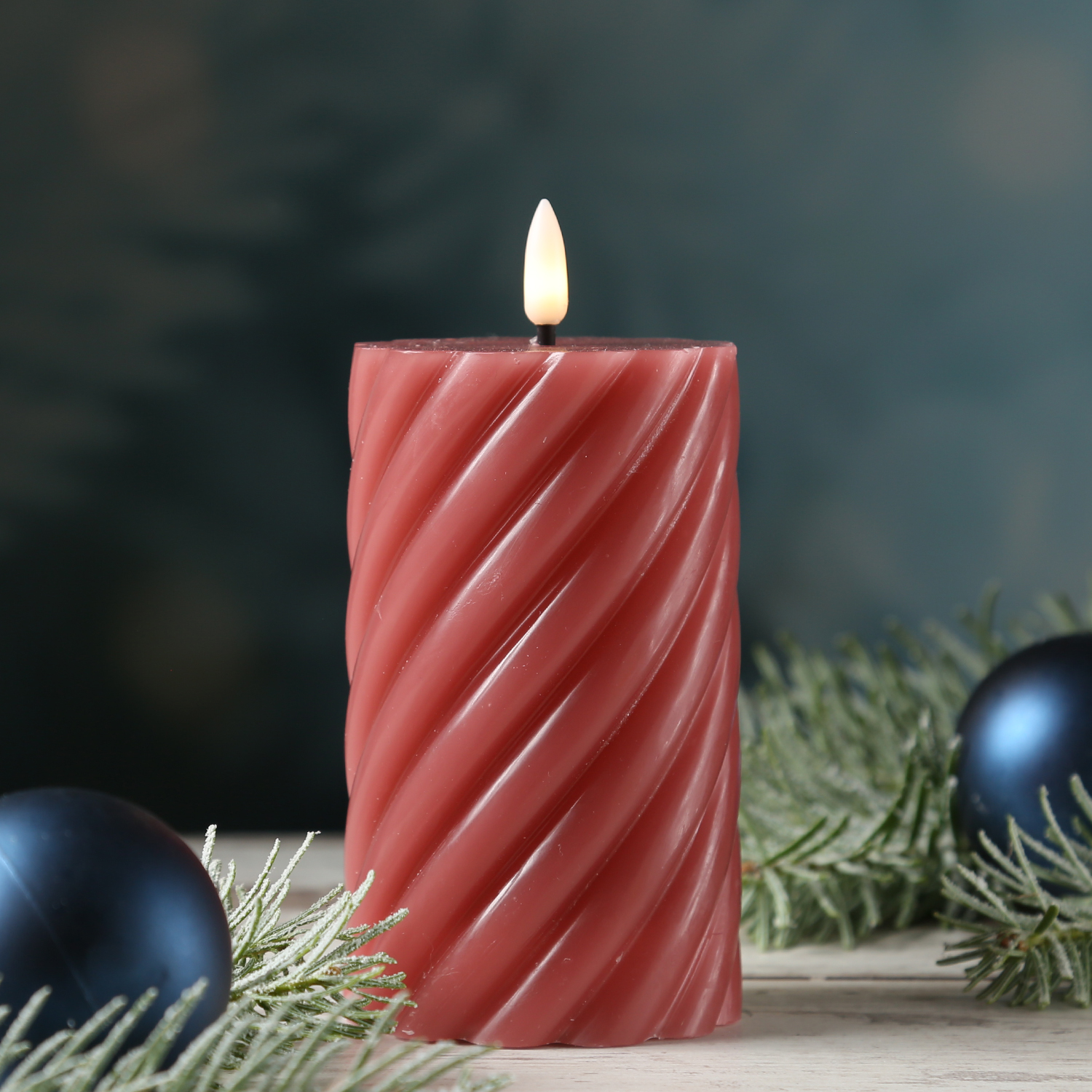 LED Stumpenkerze SWIRL - Echtwachs - warmweiße 3D Flamme - H: 15cm - Batterie - Timer - altrosa LED Stumpenkerze SWIRL - Echtwachs - warmweiße 3D Flamme - H: 15cm - Batterie - Timer - altrosa