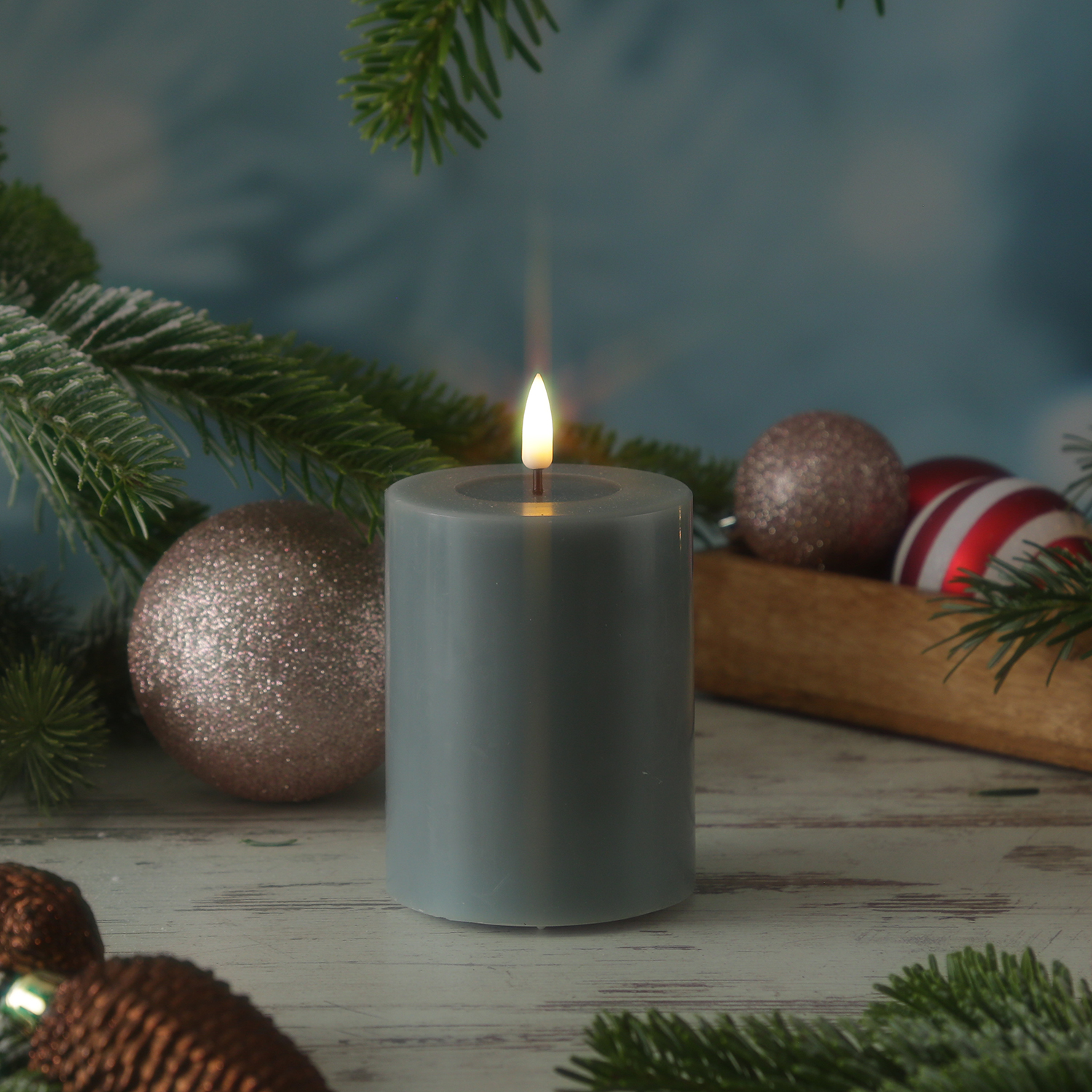 LED Stumpenkerze MIA - Echtwachs - realistische 3D Flamme - H: 10cm - Batteriebetrieb - grau LED Stumpenkerze MIA - Echtwachs - realistische 3D Flamme - H: 10cm - Batteriebetrieb - grau