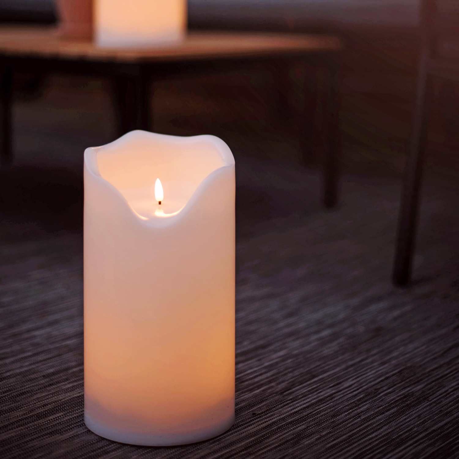 LED Stumpenkerze Flamme - Kunststoff - warmweiße 3D Flamme - H: 30cm - Timer - für Außen - weiß LED Stumpenkerze Flamme - Kunststoff - warmweiße 3D Flamme - H: 30cm - Timer - für Außen - weiß