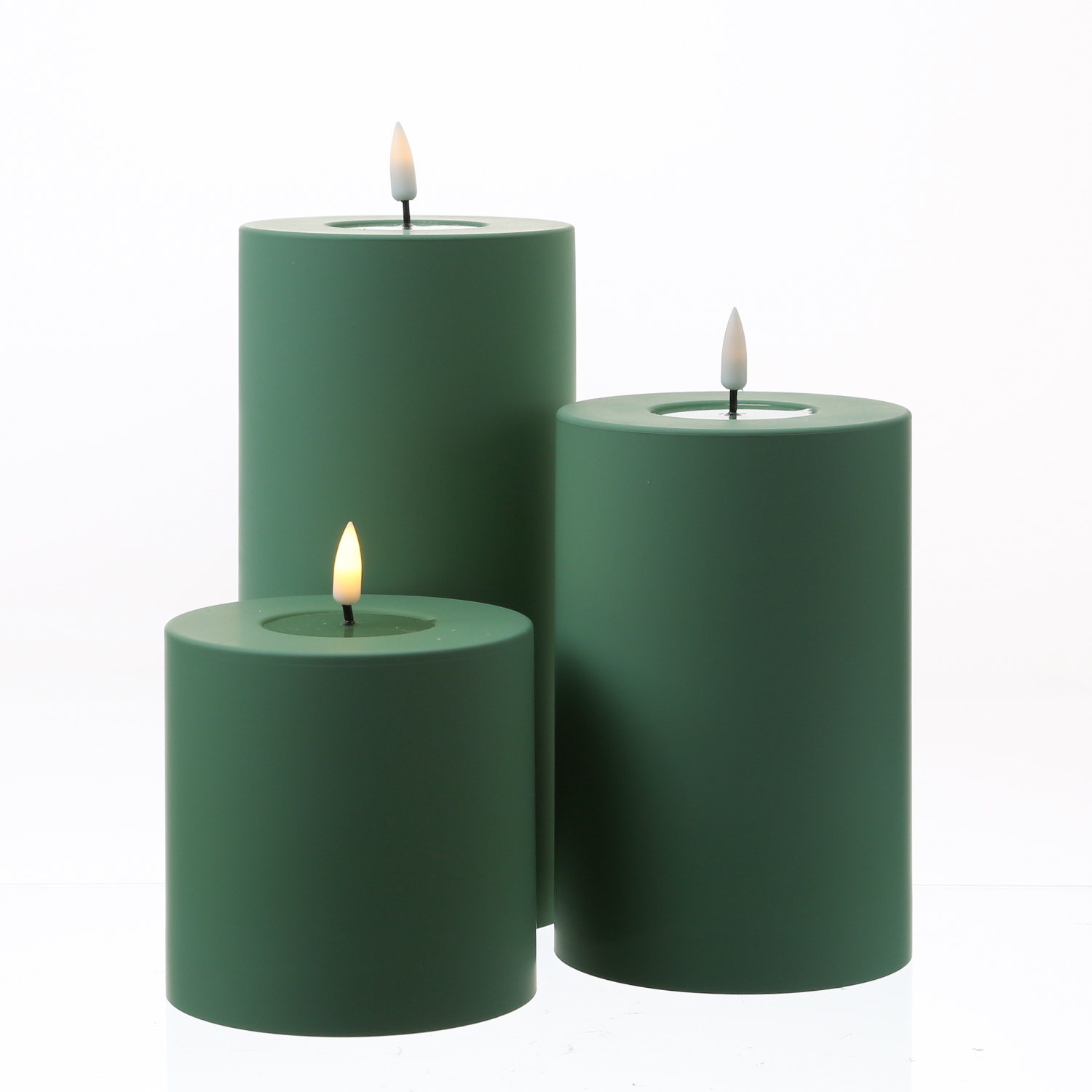 LED Stumpenkerze MIA - Kunststoff - realistische 3D Flamme - H: 20cm - f. Außen - grün LED Stumpenkerze MIA - Kunststoff - realistische 3D Flamme - H: 20cm - f. Außen - grün